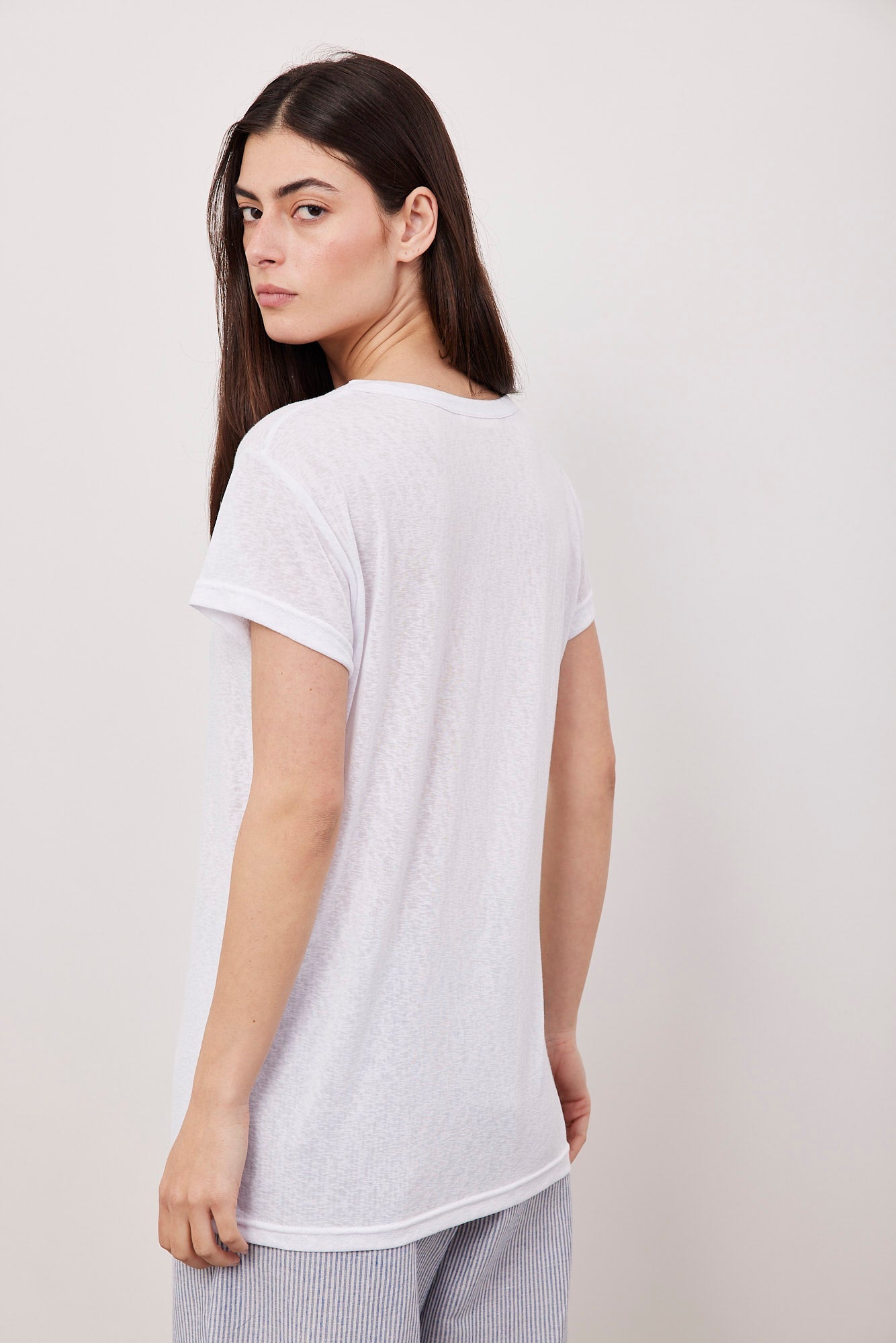 טי-שרט וי מבד שקפקף - ITAY BRANDS