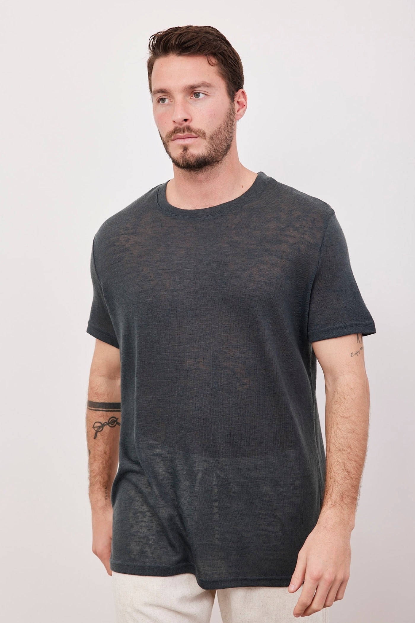 טי-שרט שקפקפה במראה פשתן