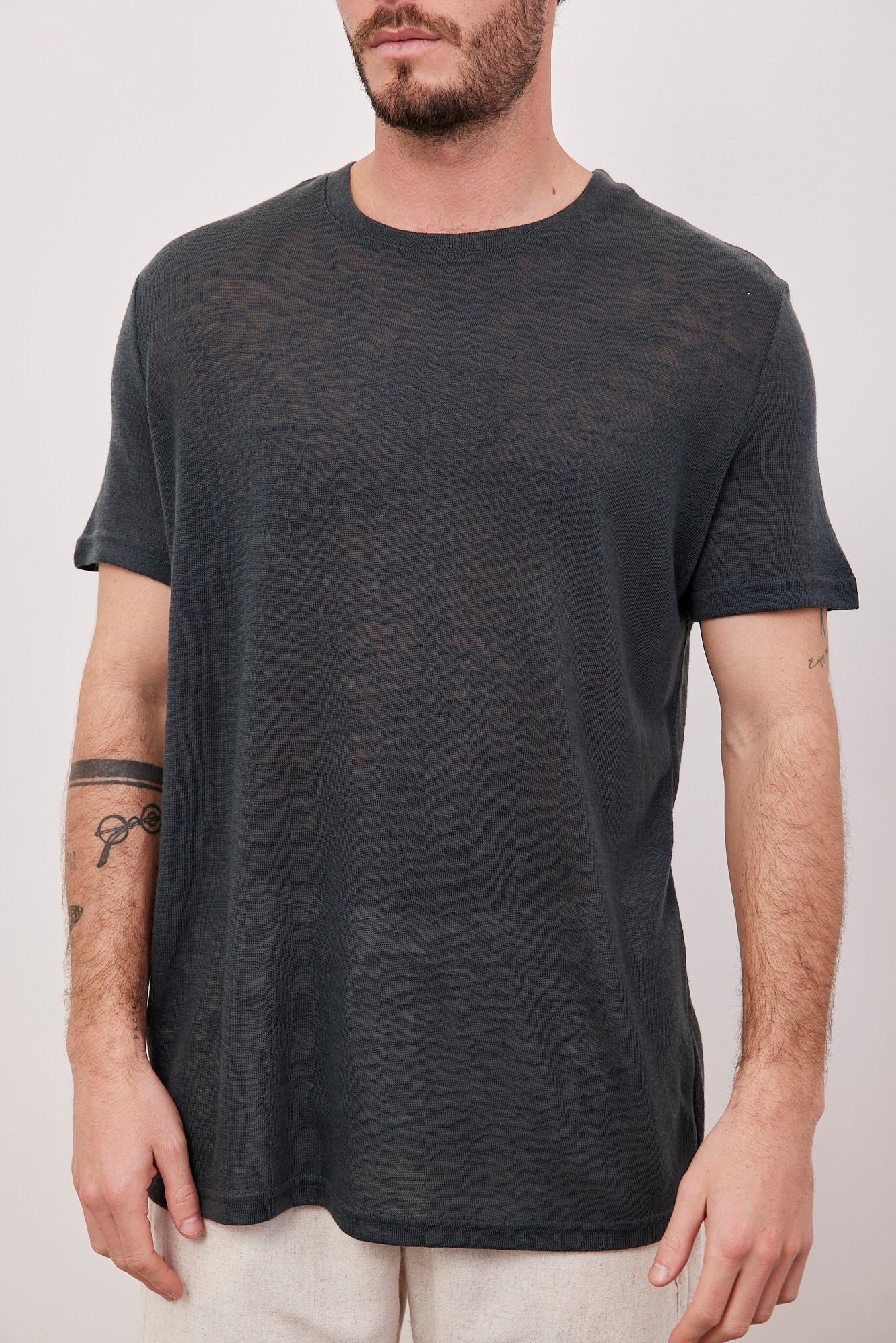 טי-שרט שקפקפה במראה פשתן