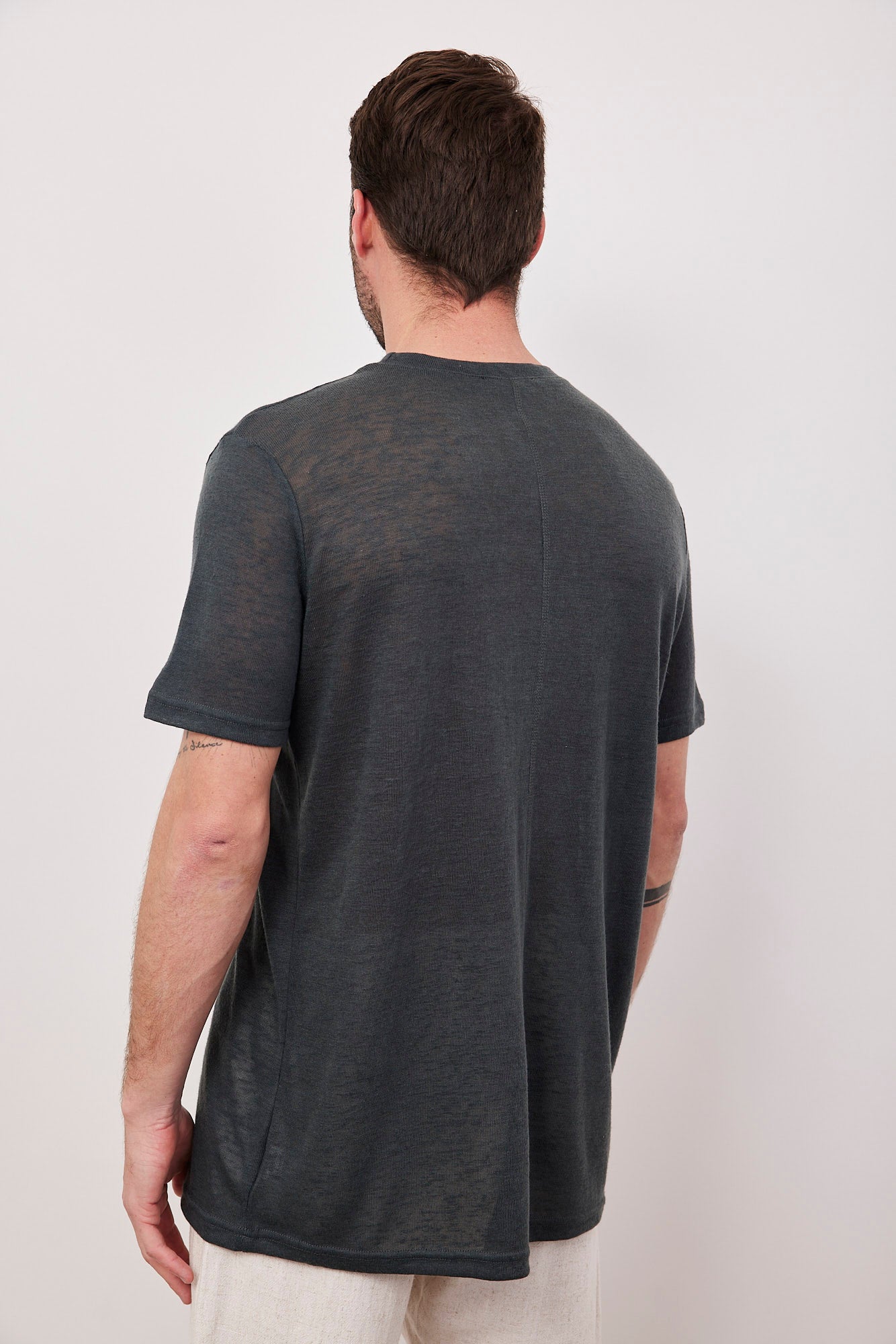 טי-שרט שקפקפה במראה פשתן