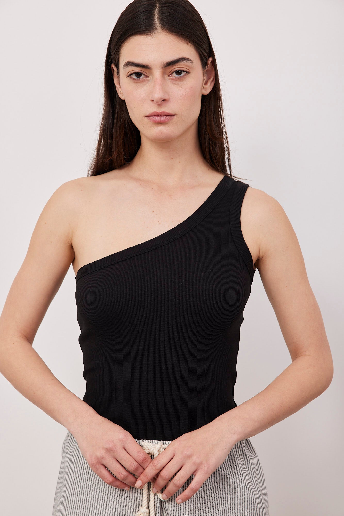 גופיית וואן שולדר כתפיה עבה - ITAY BRANDS