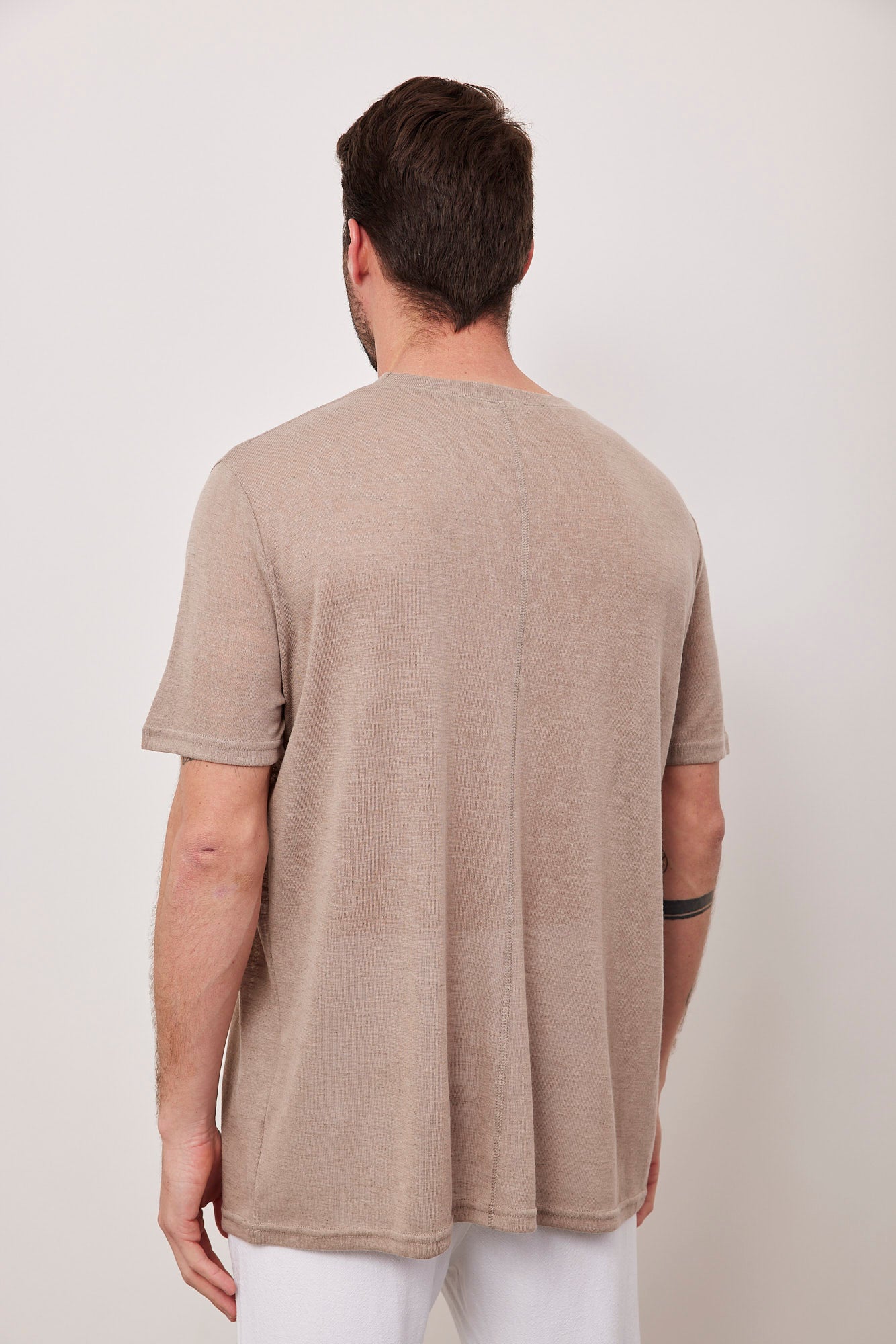 טי-שרט שקפקפה במראה פשתן