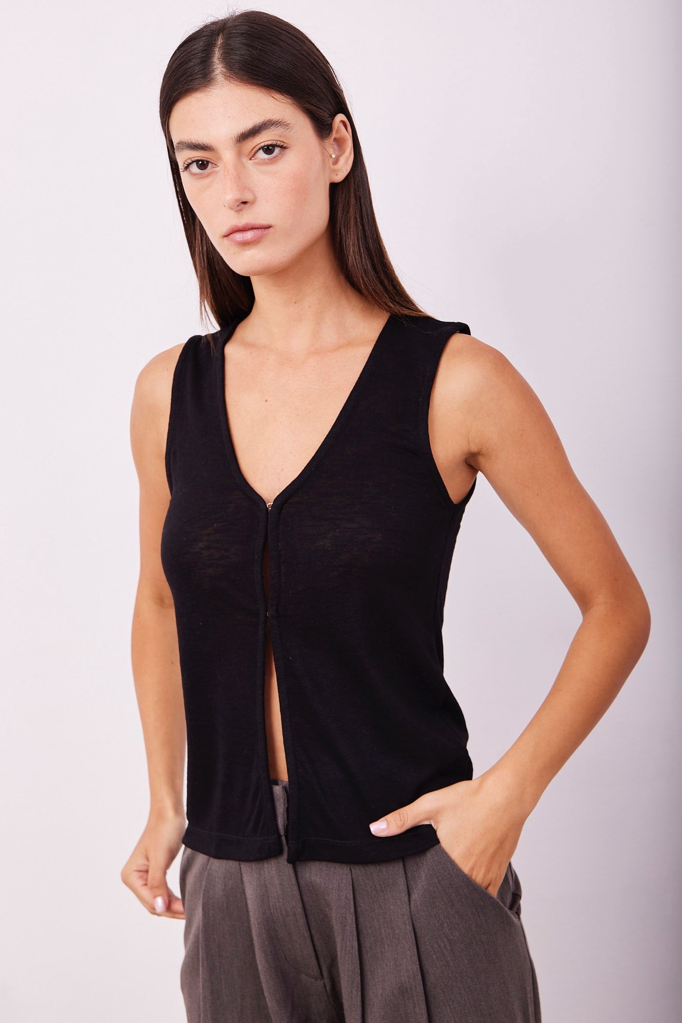 גופיה עם פתח - ITAY BRANDS