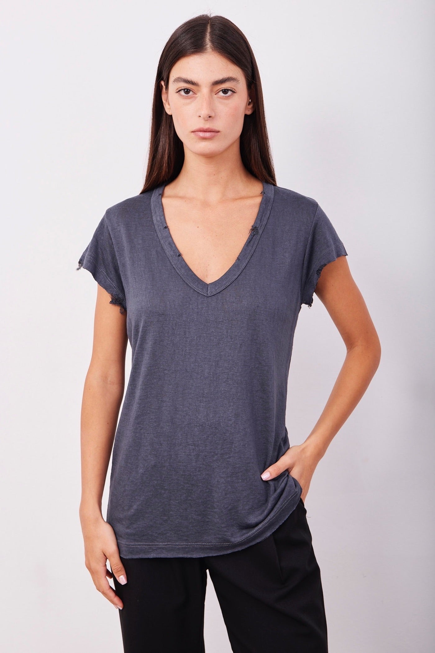 טי-שרט וי בסיומת פרומה - ITAY BRANDS