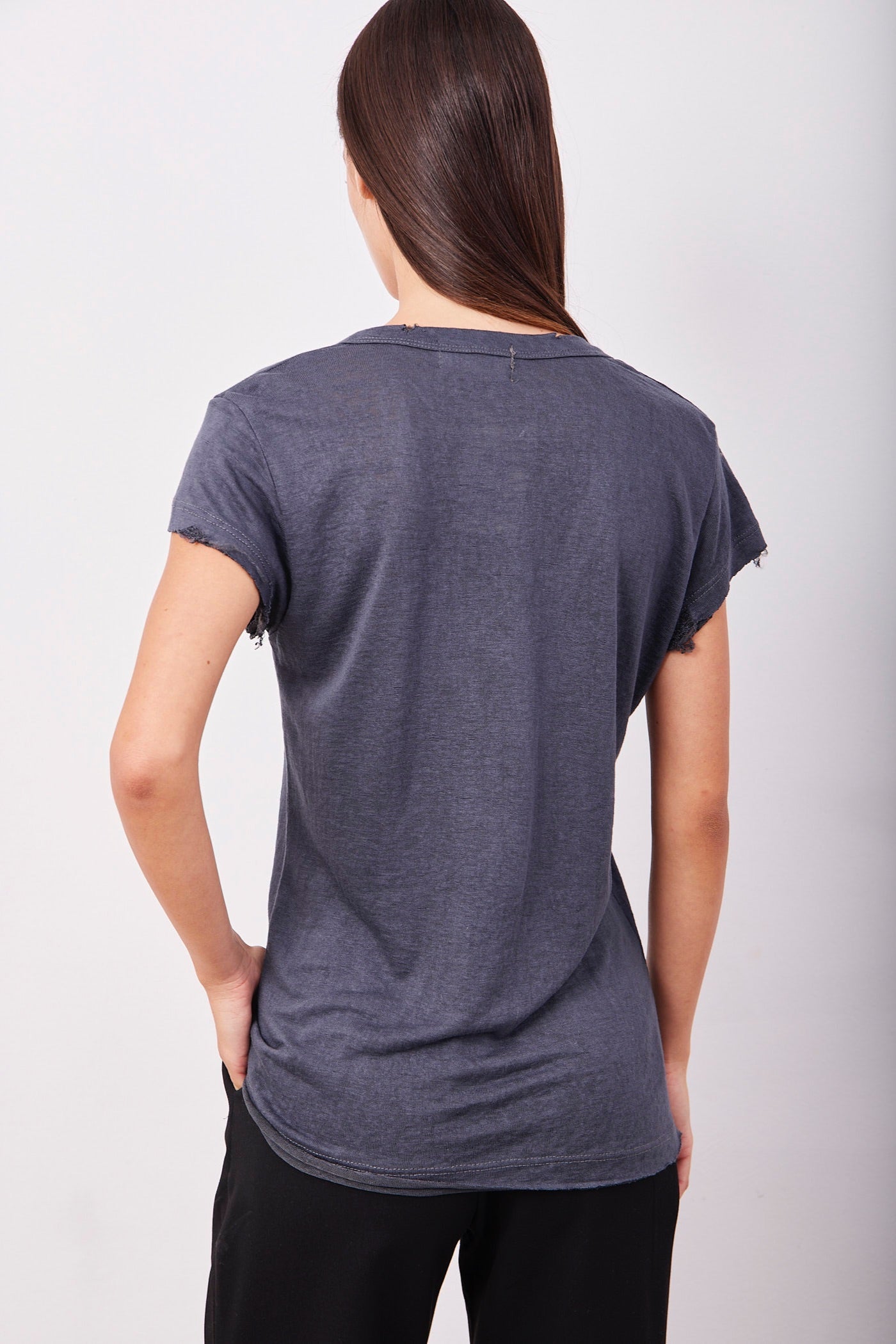 טי-שרט וי בסיומת פרומה - ITAY BRANDS