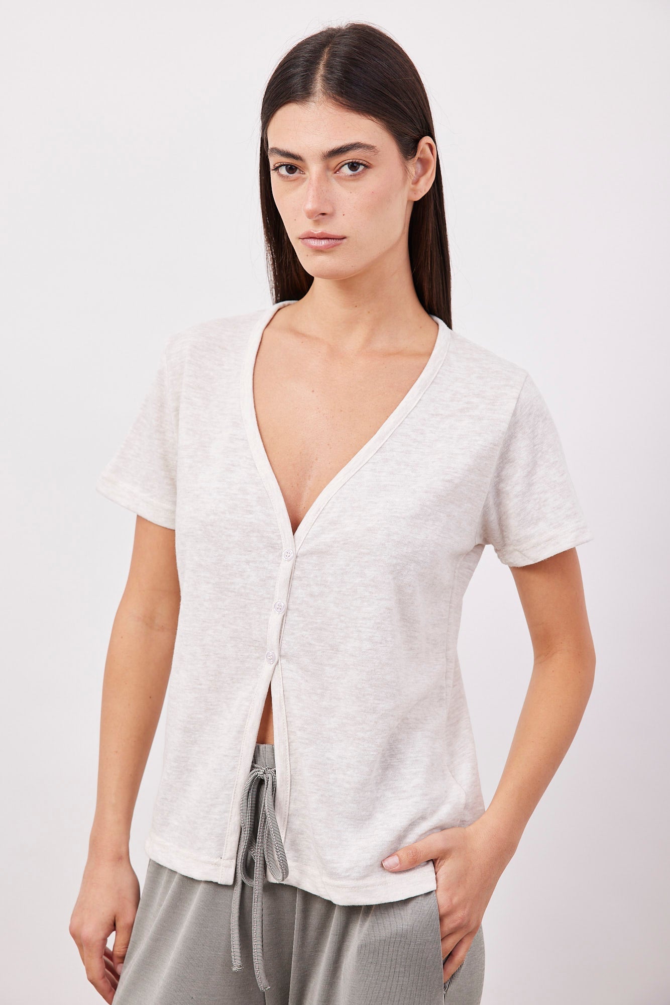 טי-שרט במראה פשתן עם כפתורים - ITAY BRANDS