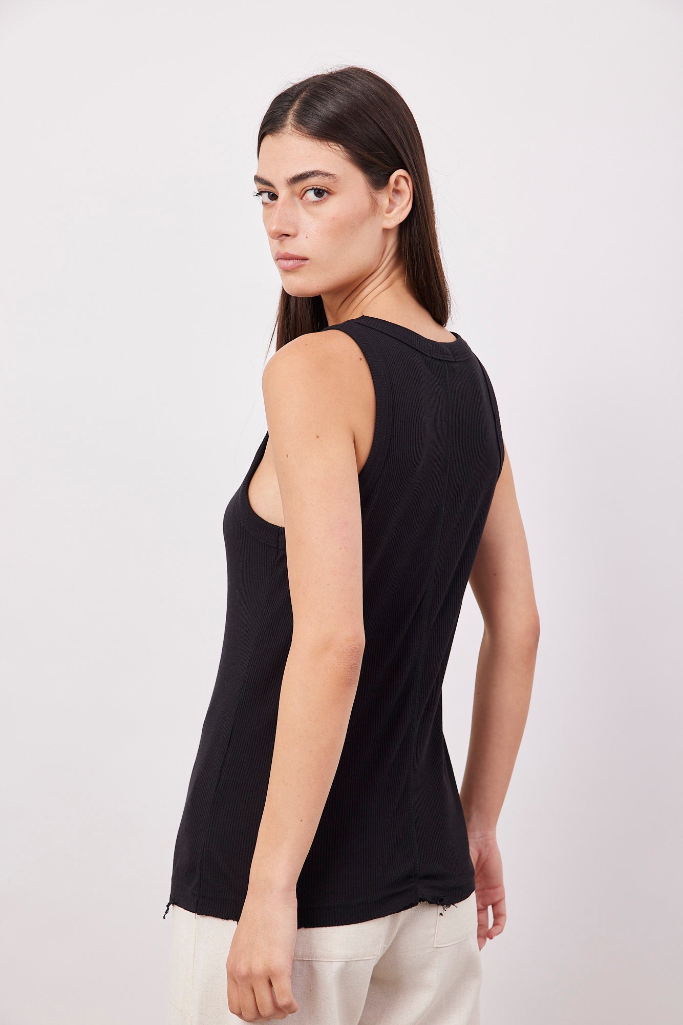 גופיה מבד רך בשילוב קרעים - ITAY BRANDS