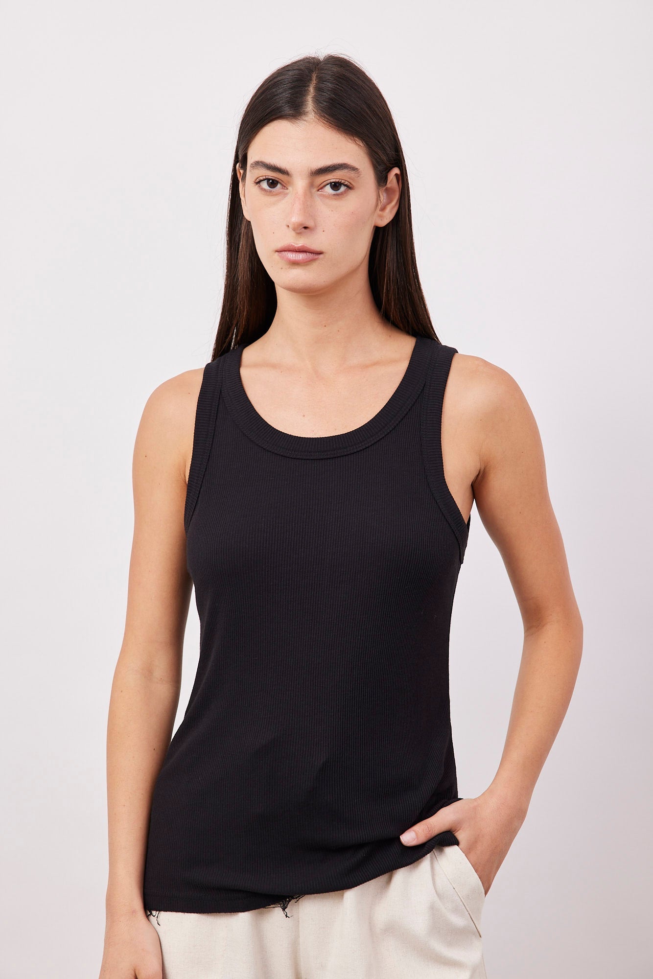 גופיה מבד רך בשילוב קרעים - ITAY BRANDS