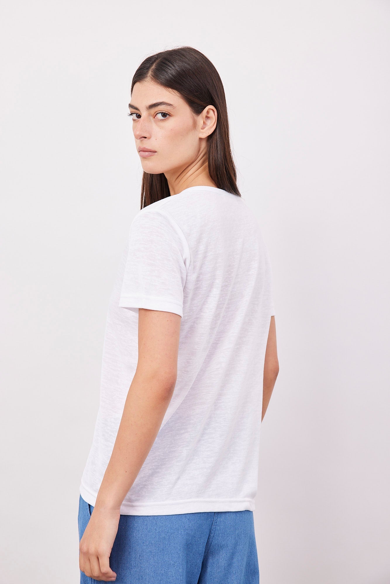 טי-שרט במראה פשתן עם כפתורים - ITAY BRANDS