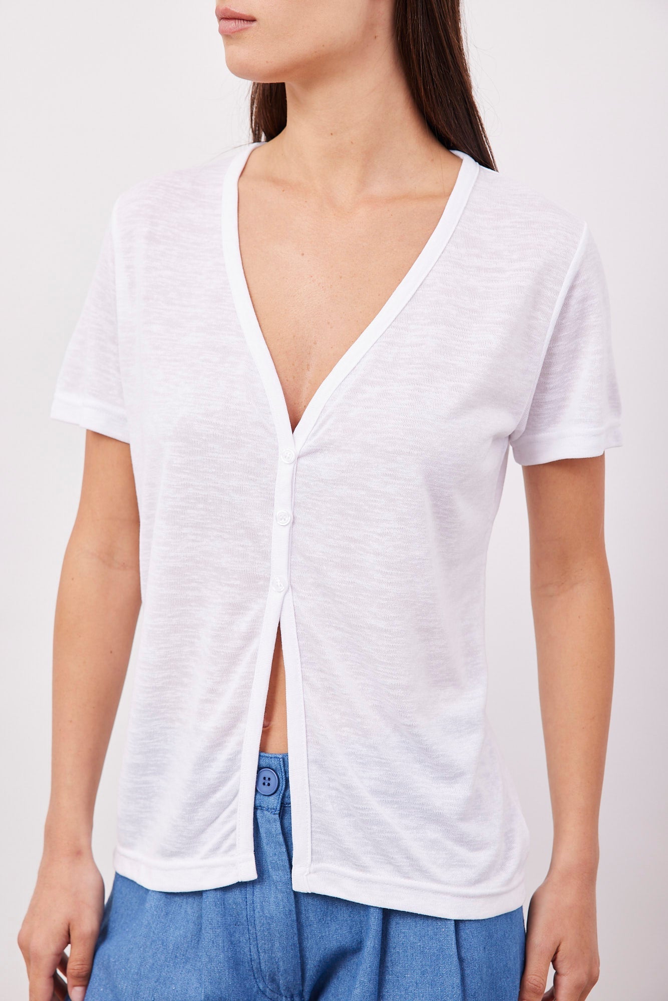 טי-שרט במראה פשתן עם כפתורים - ITAY BRANDS