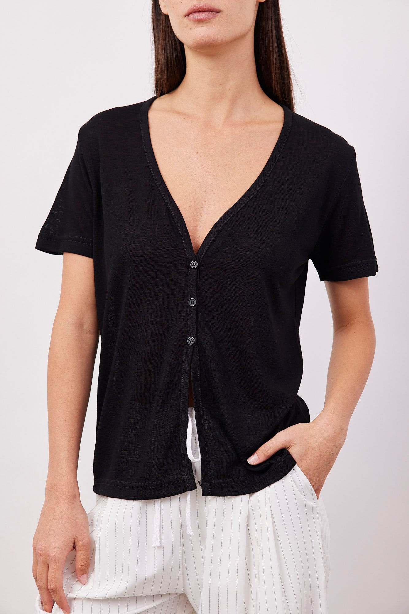 טי-שרט במראה פשתן עם כפתורים