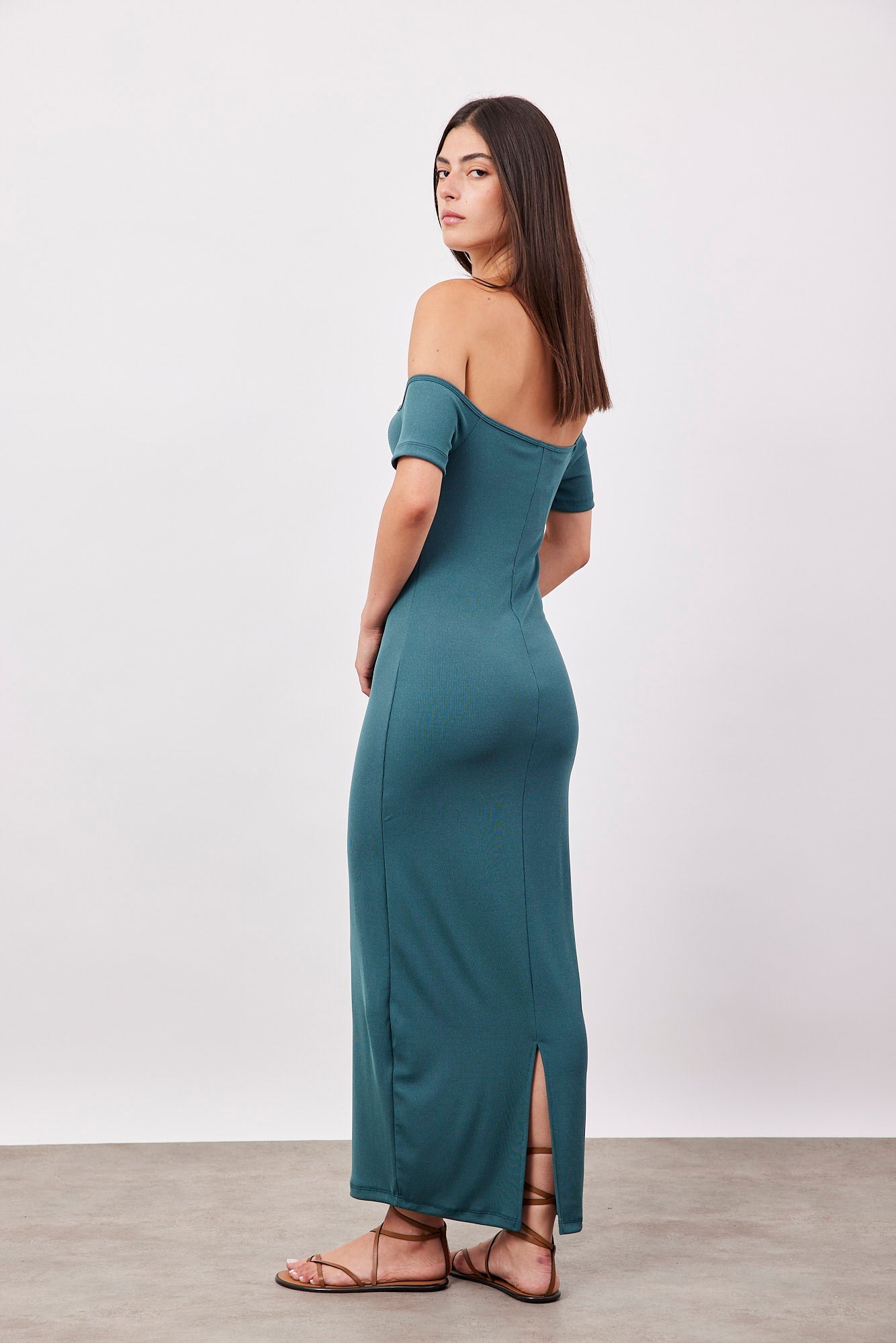 שמלת אוף שולדרס עם כיווצים - ITAY BRANDS