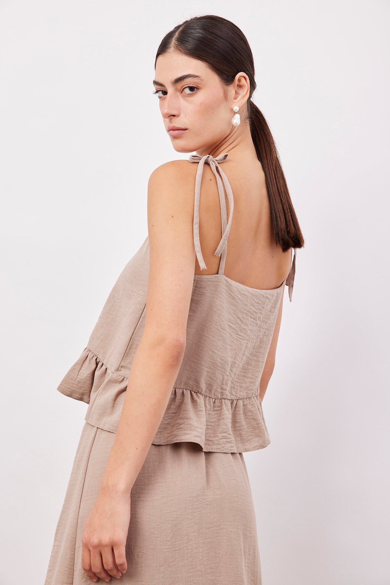 גופייה במראה פשתן עם כתפיות נקשרות - ITAY BRANDS