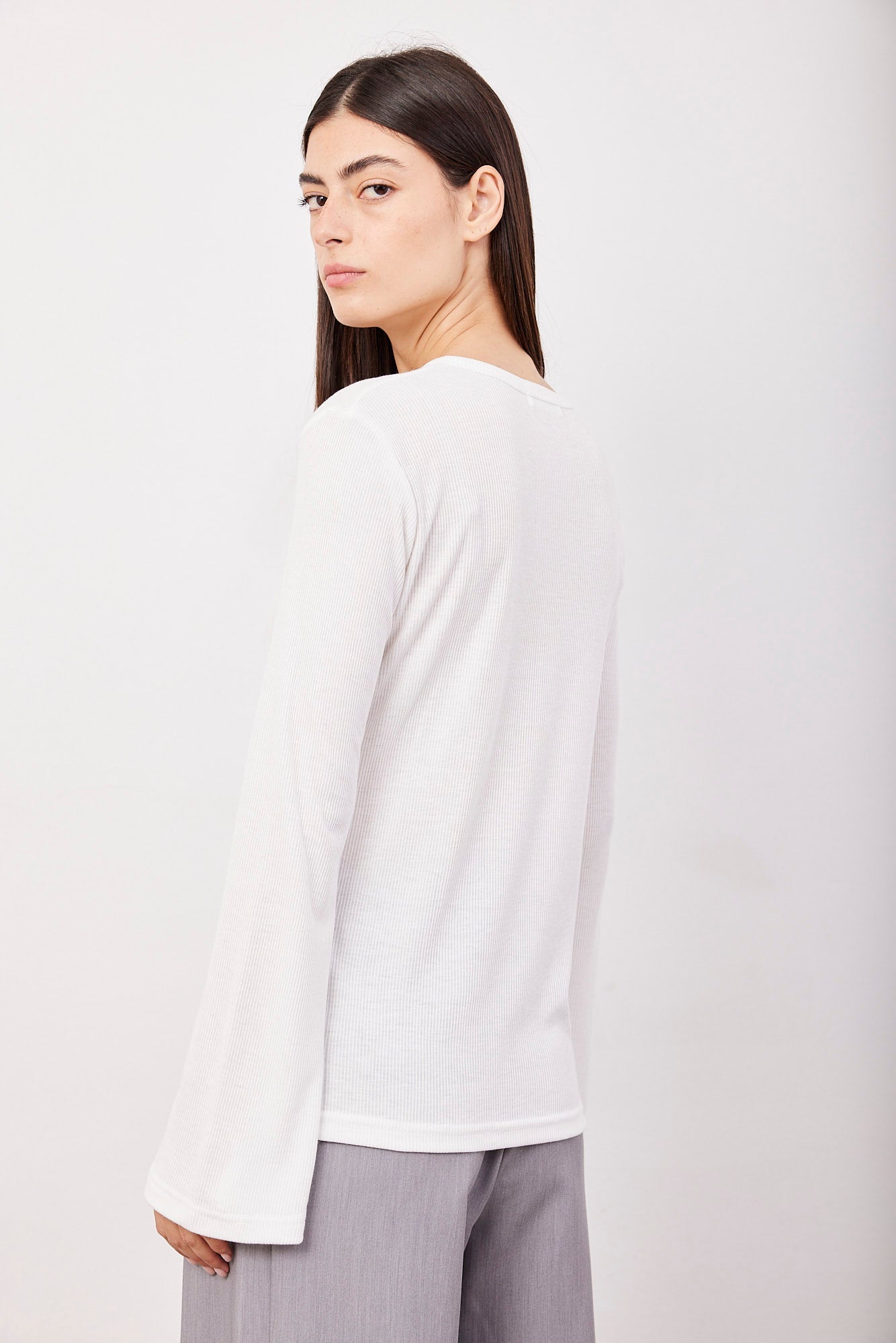 חולצה מבד רך עם שרוול מתרחב - ITAY BRANDS