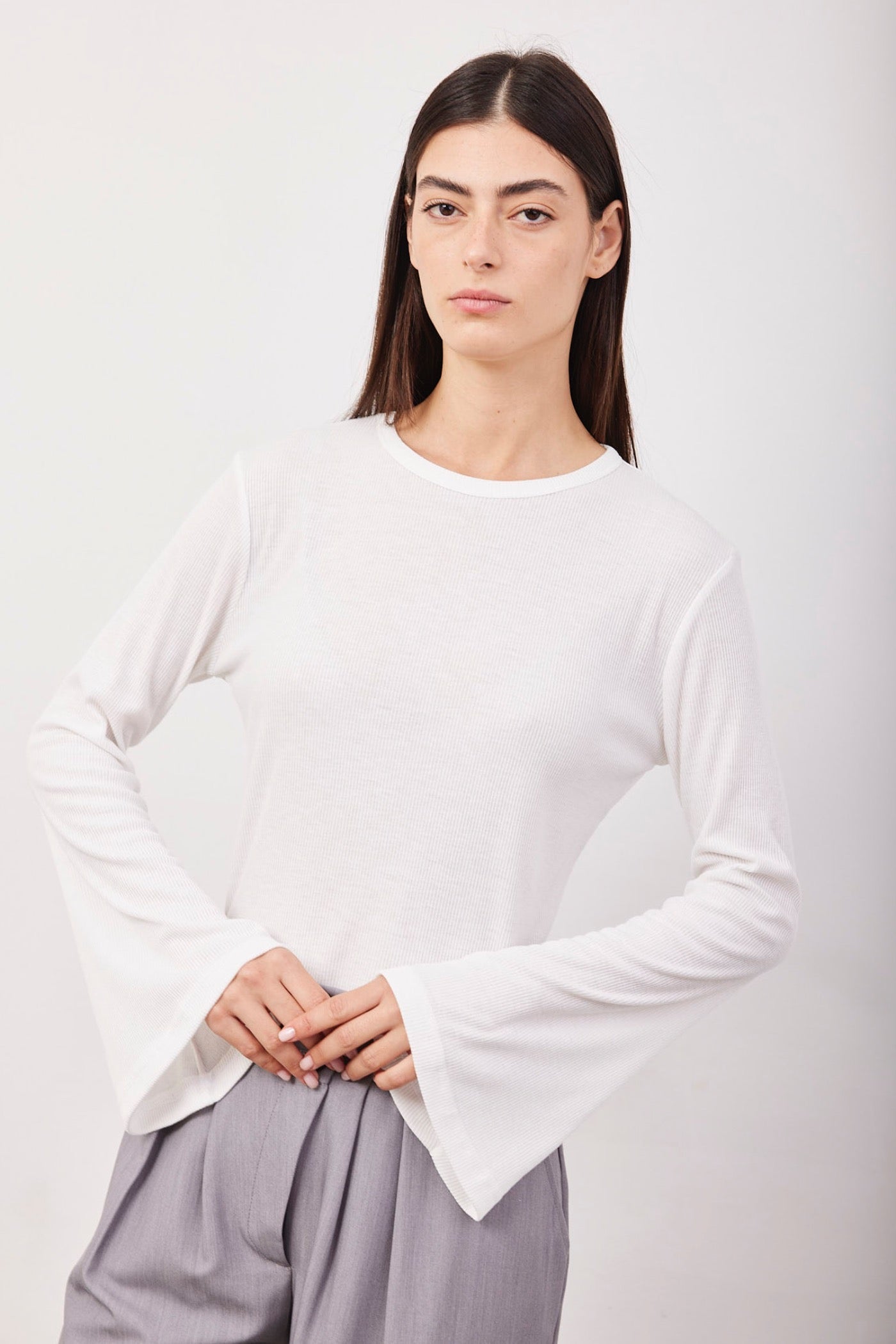 חולצה מבד רך עם שרוול מתרחב - ITAY BRANDS