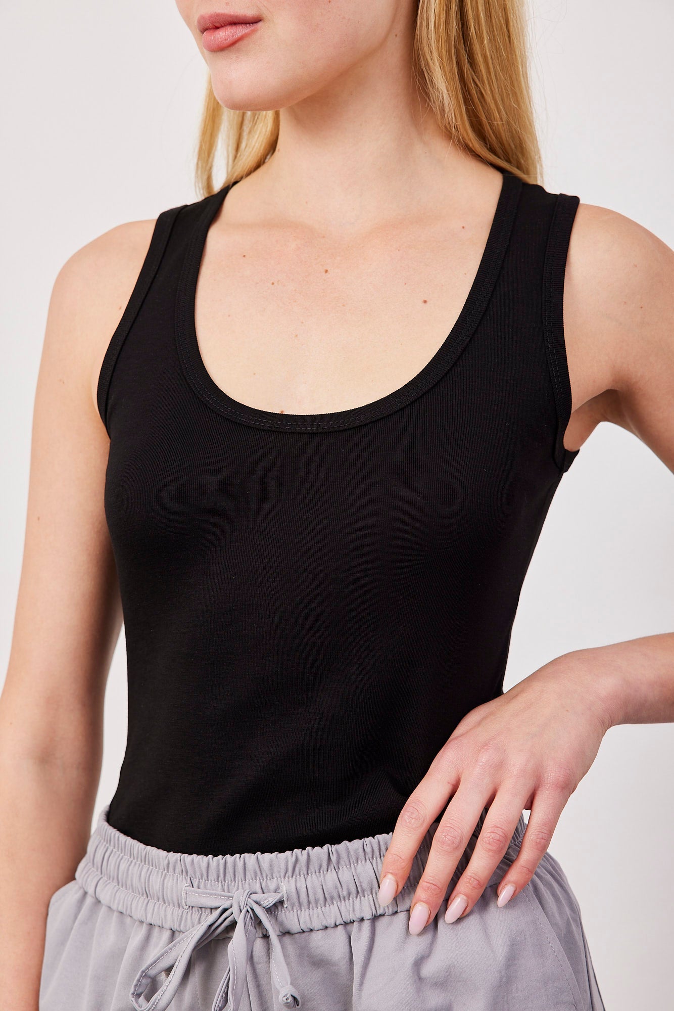 גופייה עם מחשוף עגול - ITAY BRANDS