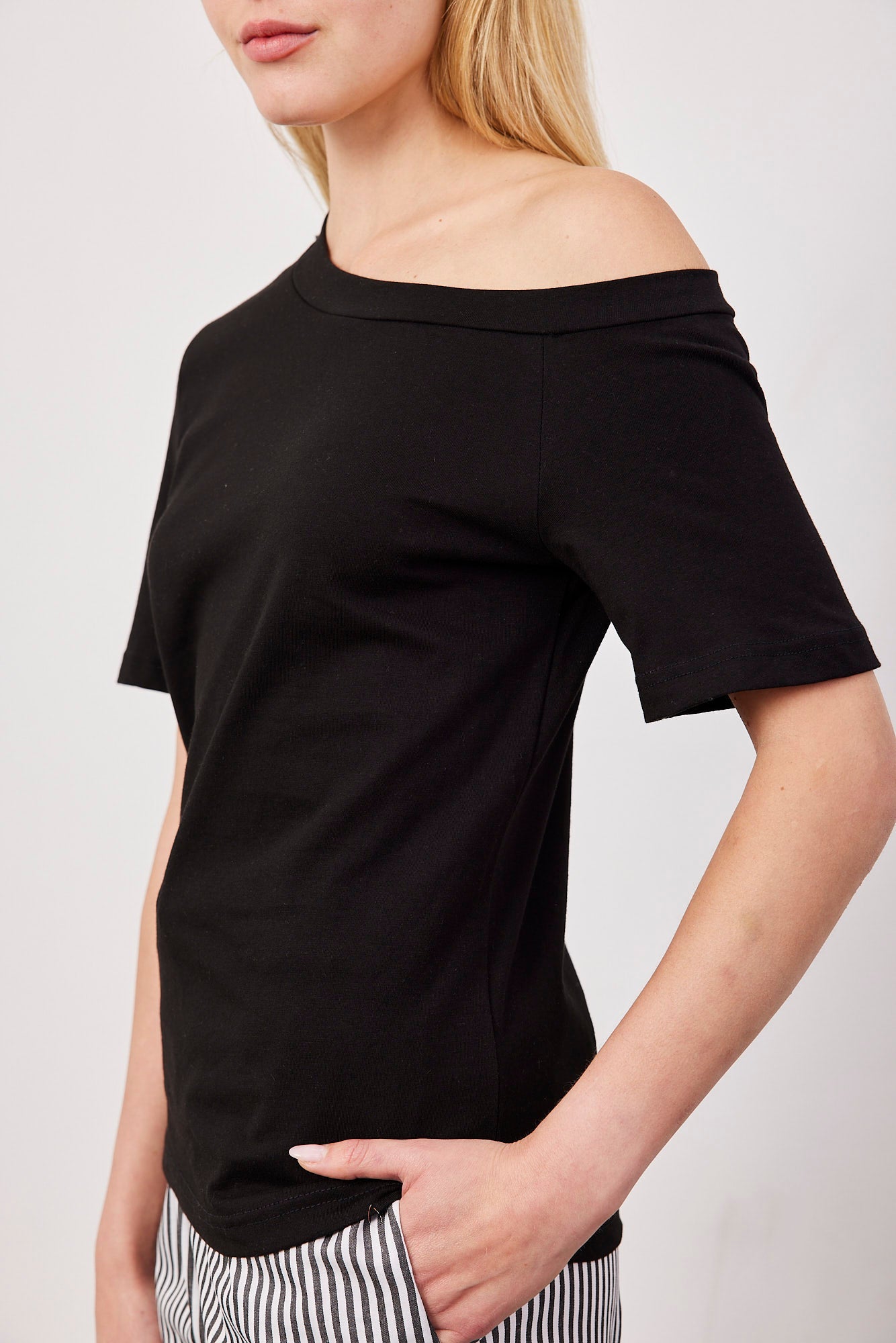 טי שרט אוף שולדר - ITAY BRANDS