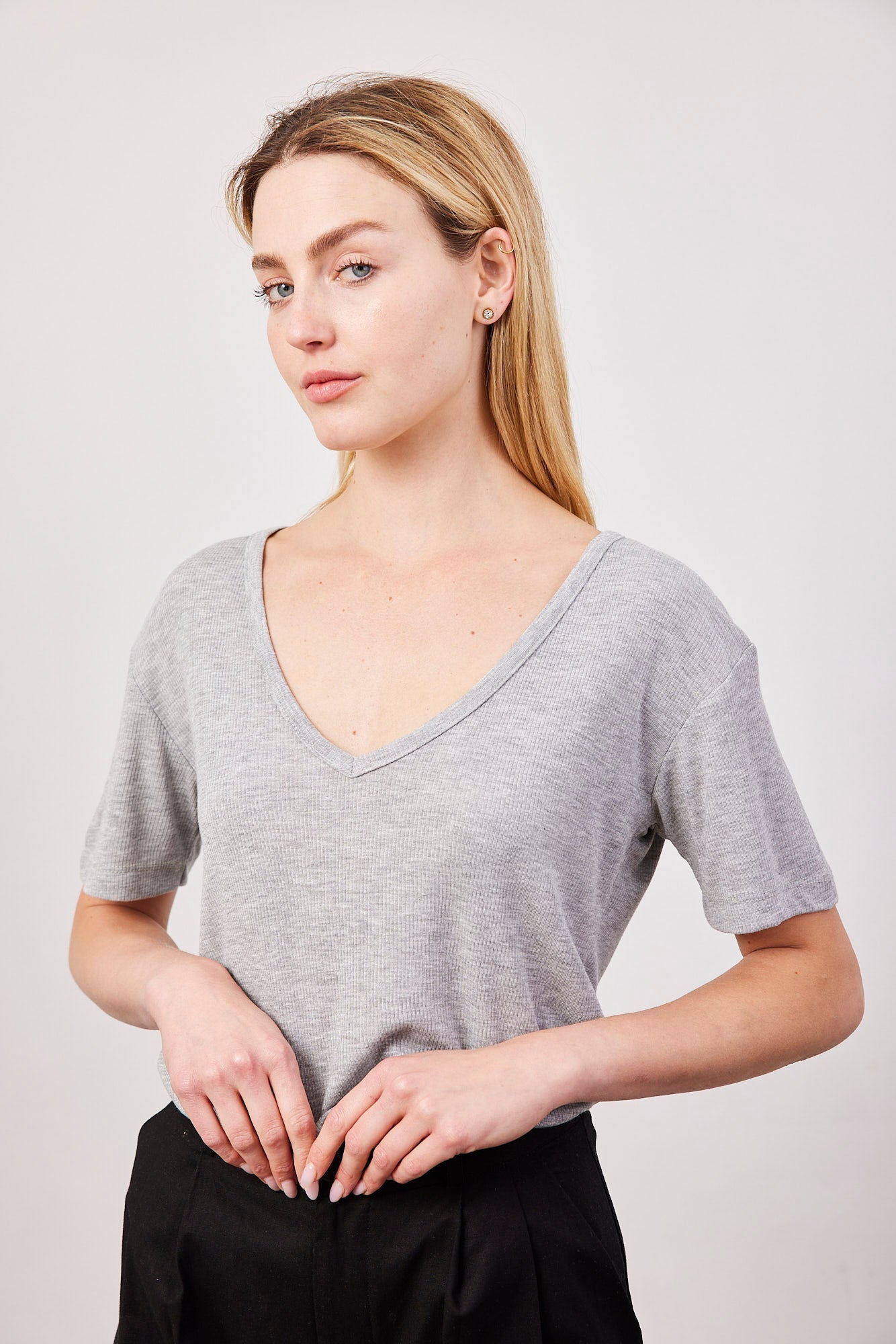 טישרט וי מבד רך - ITAY BRANDS