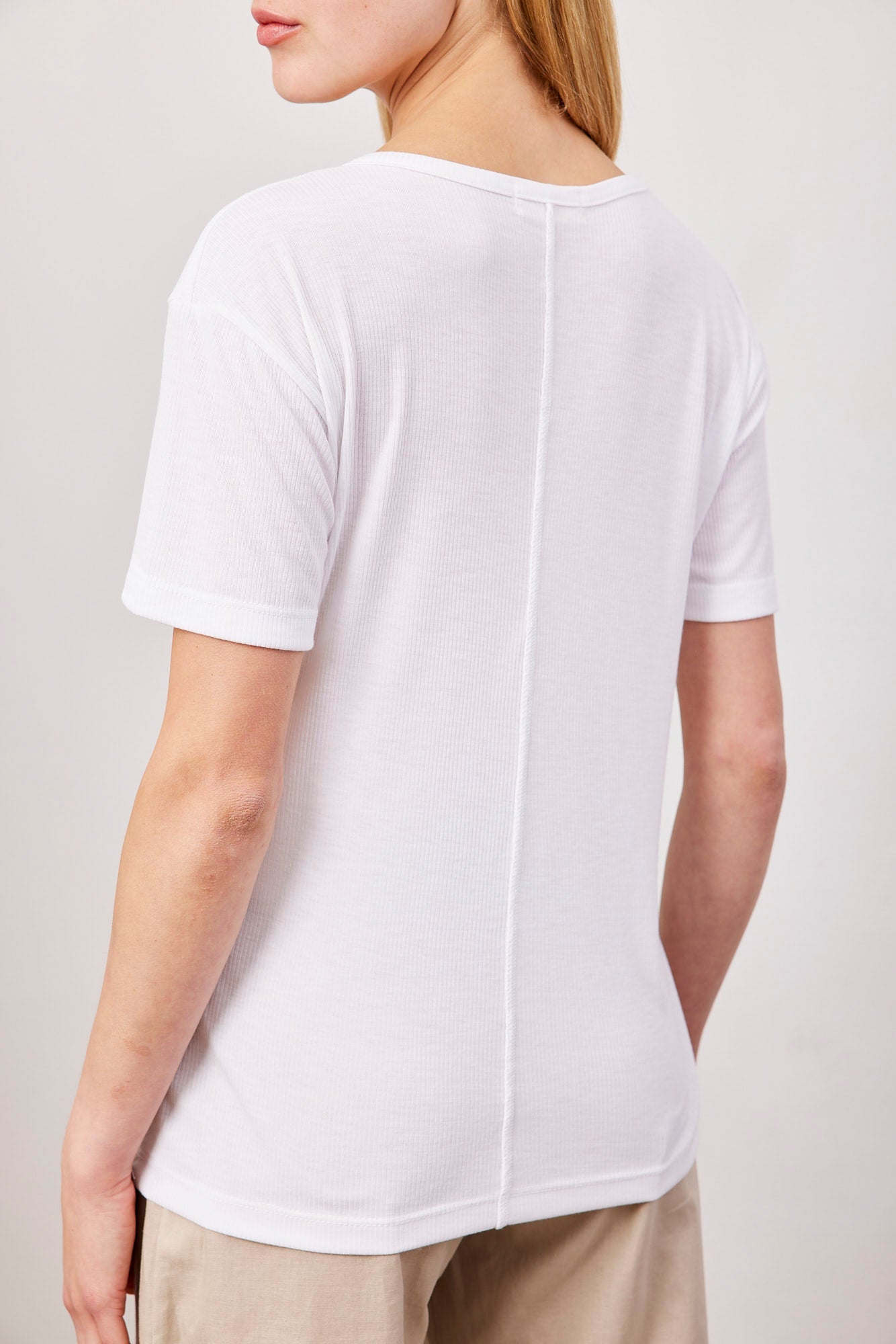 טישרט וי מבד רך - ITAY BRANDS