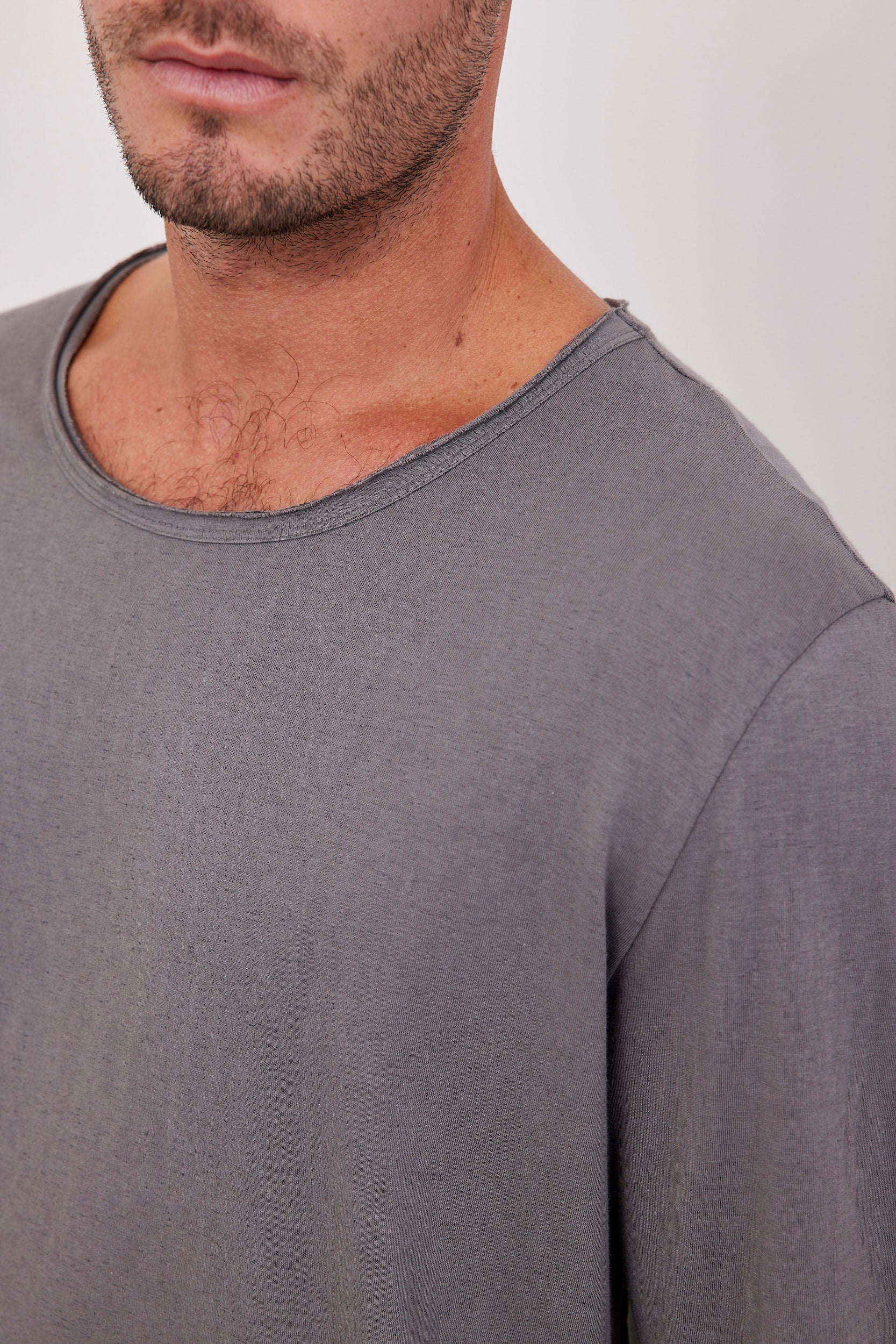 חולצה ארוכה במפתח פרום