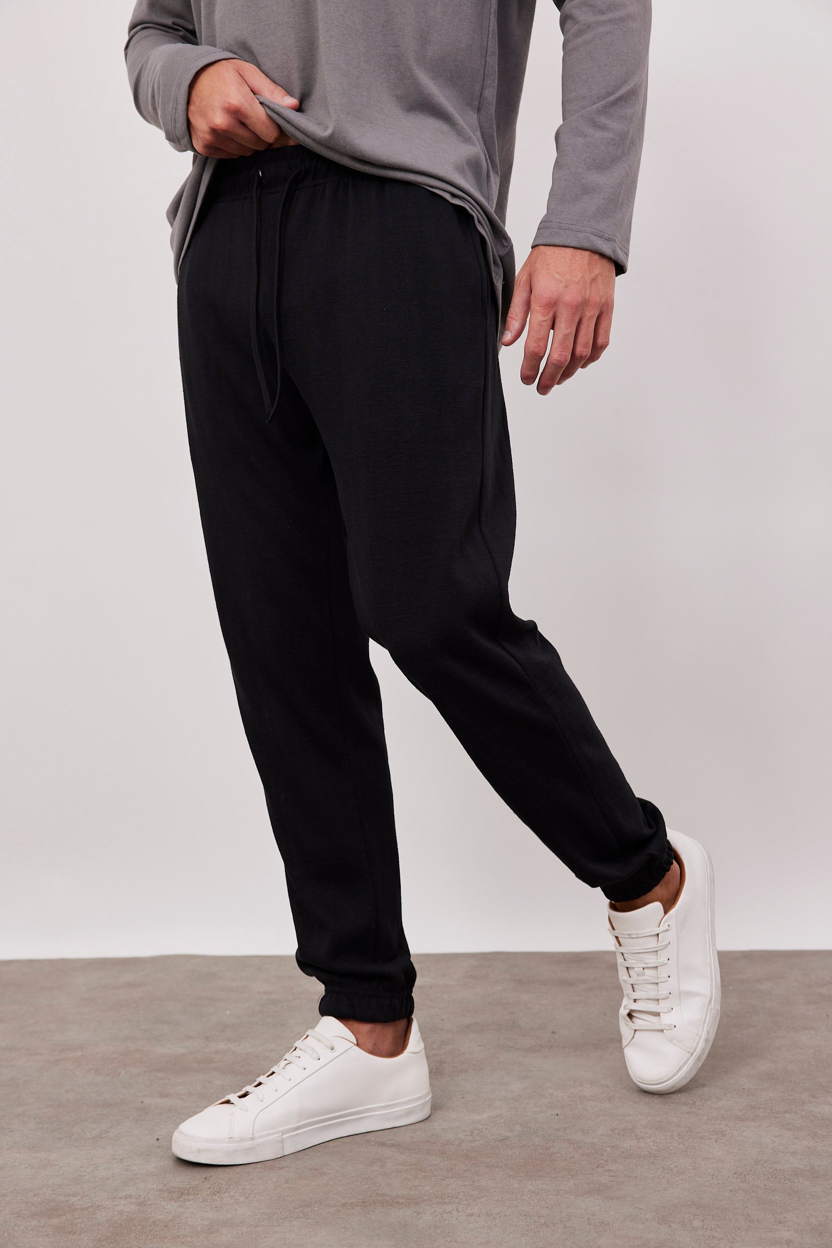 מכנסיים ארוכים בסיומת גומי