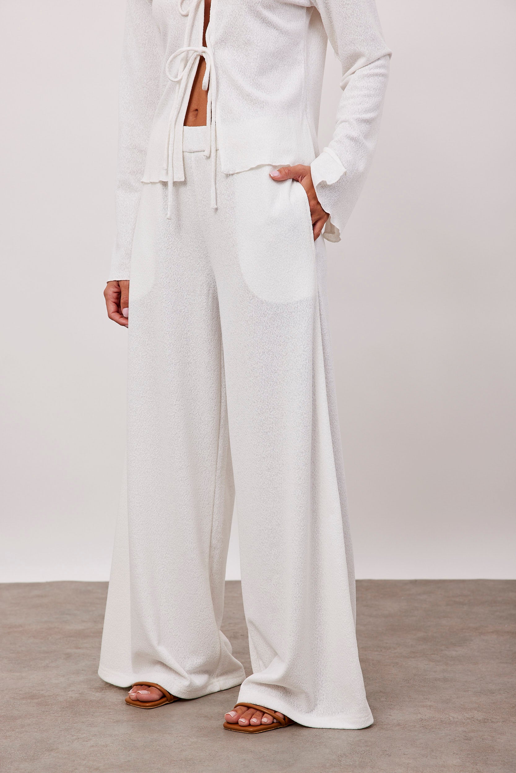 מכנסיים ארוכים נשפכים בטקסטורה