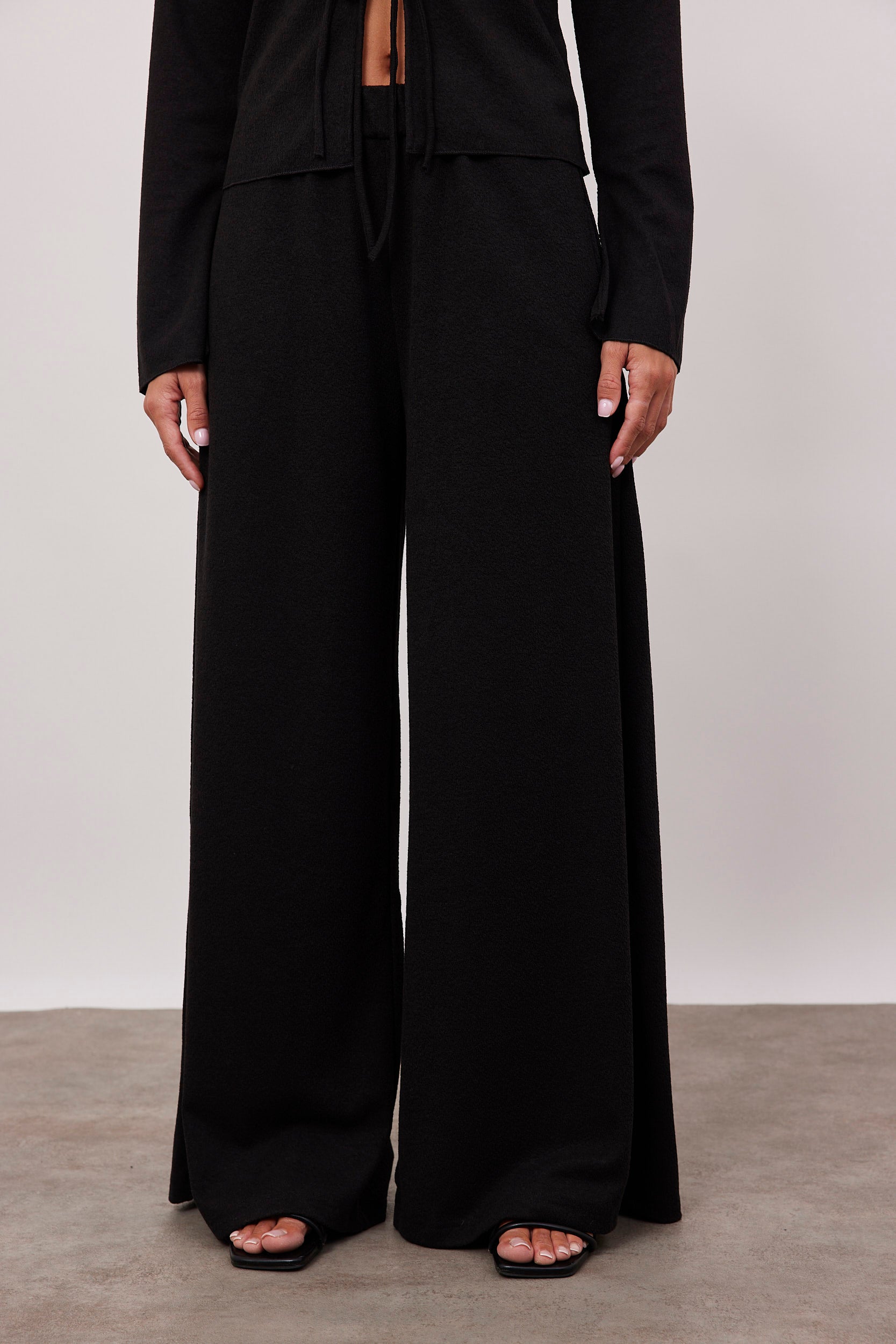 מכנסיים ארוכים נשפכים בטקסטורה