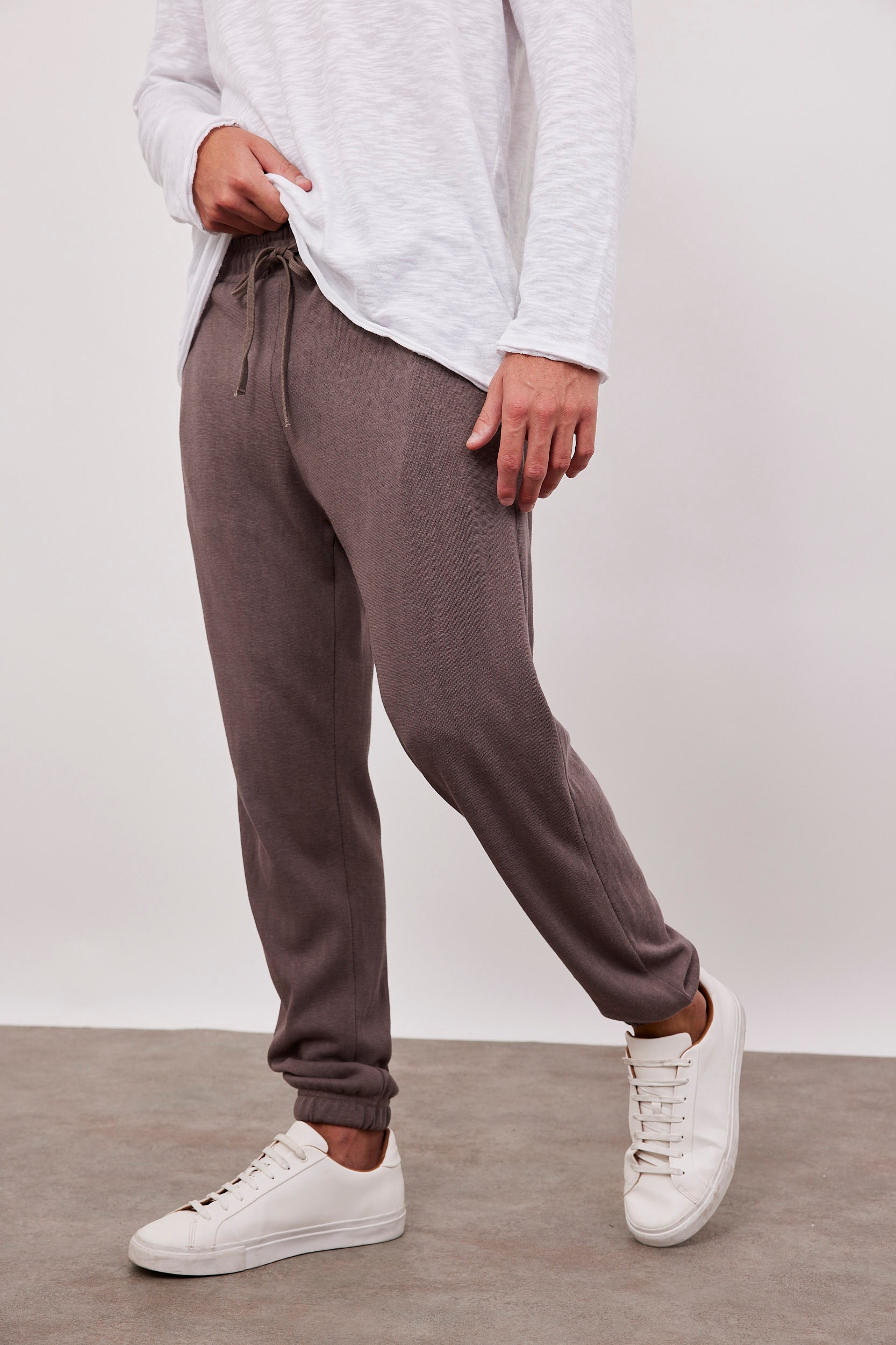 מכנסיים ארוכים בסיומת גומי