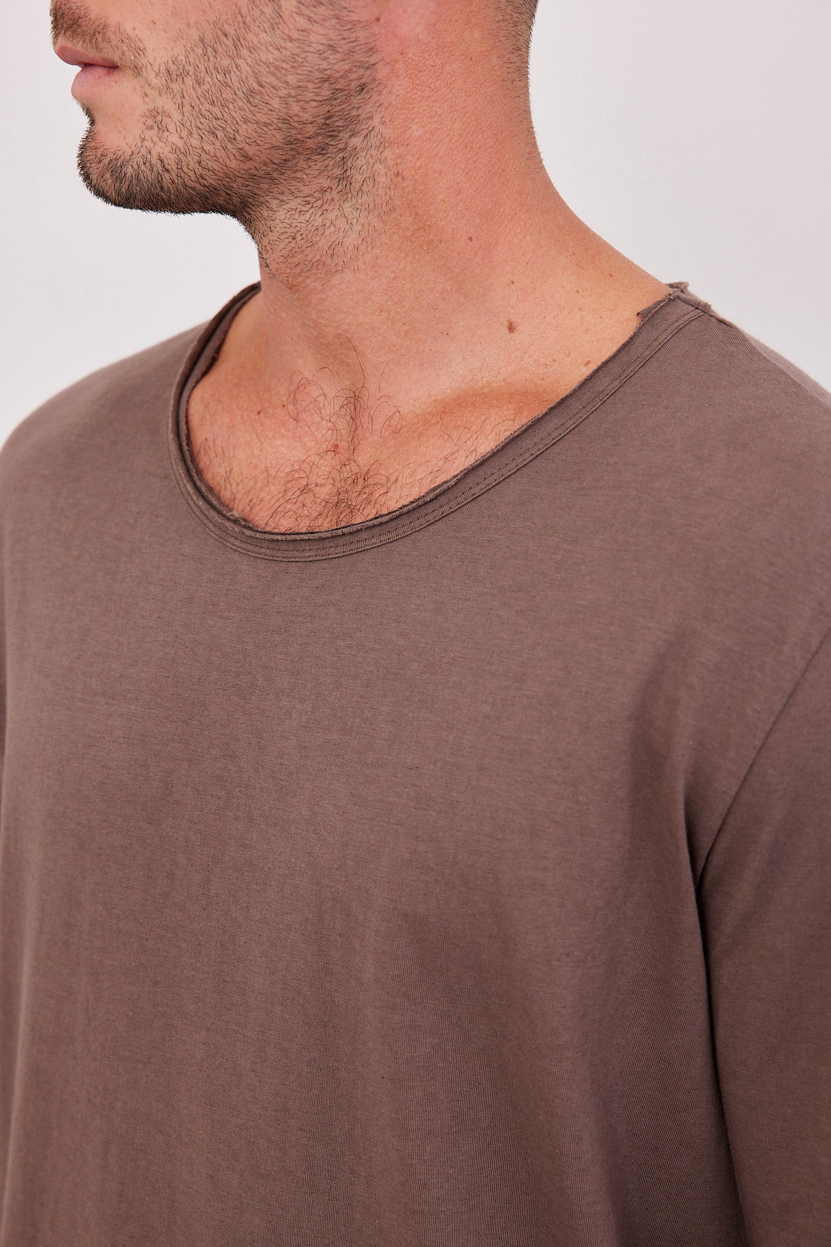 חולצה ארוכה במפתח פרום