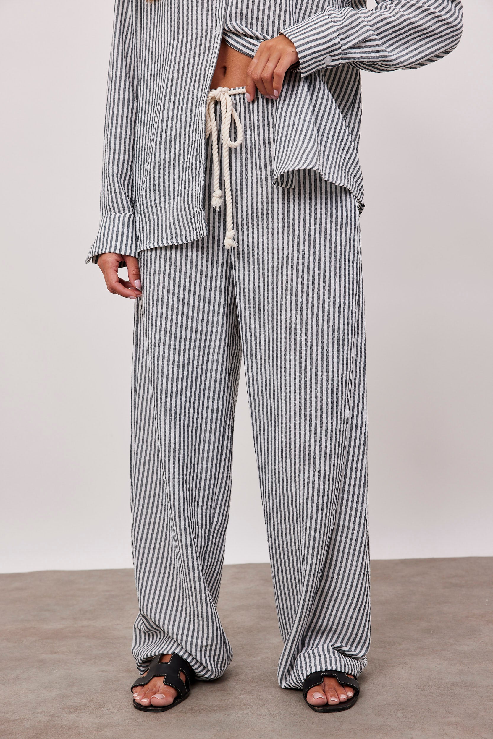 מכנסיים ארוכים בהדפס פסים