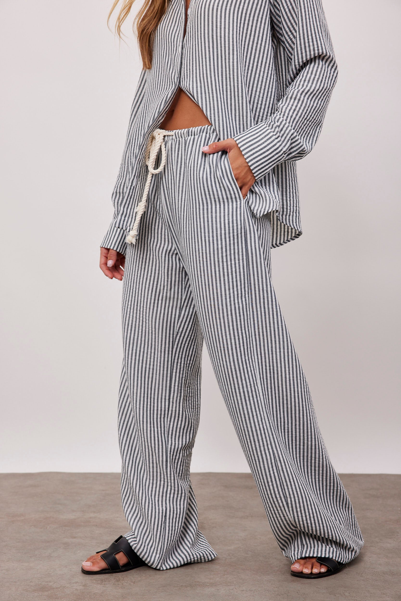 מכנסיים ארוכים בהדפס פסים