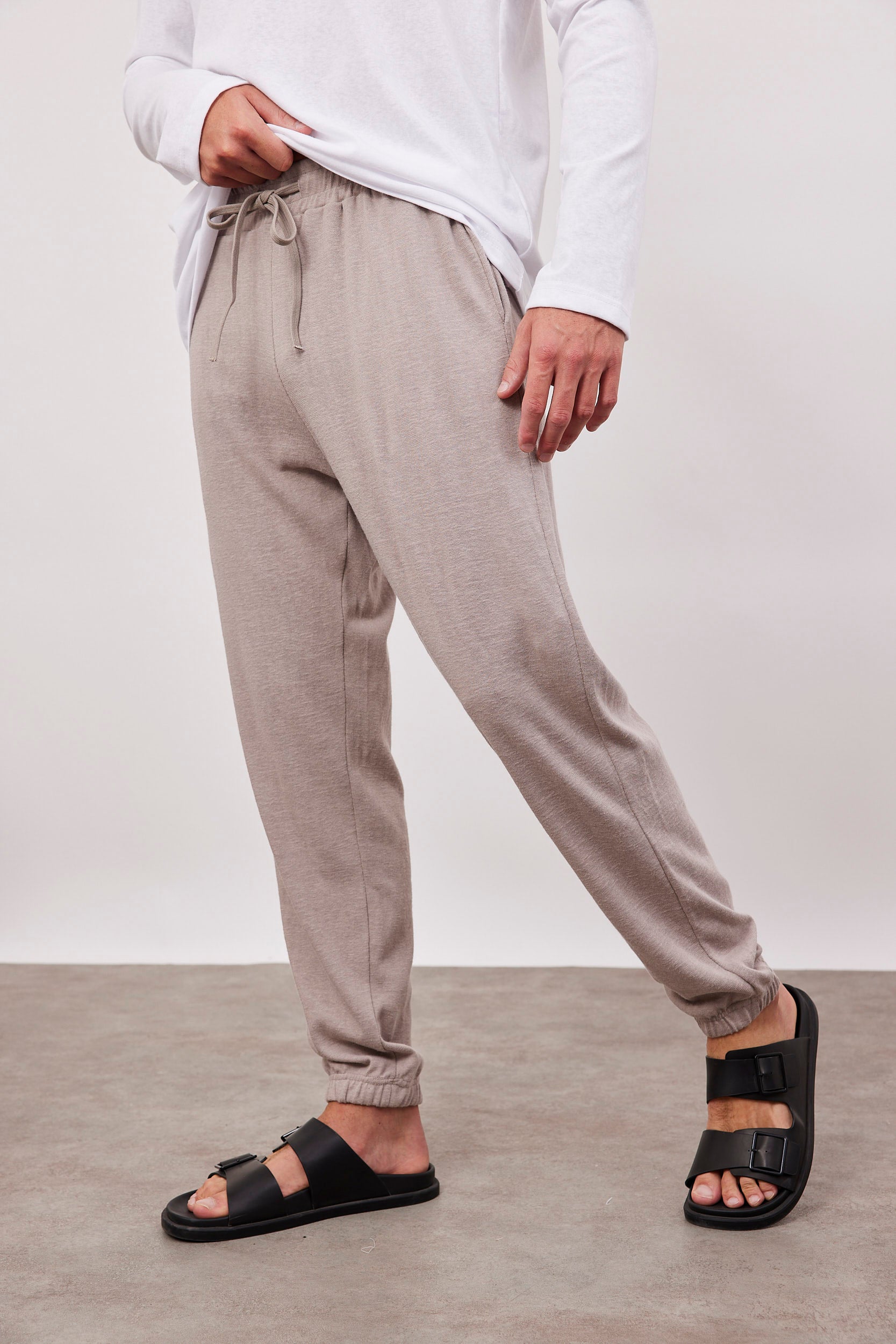 מכנסיים ארוכים בסיומת גומי