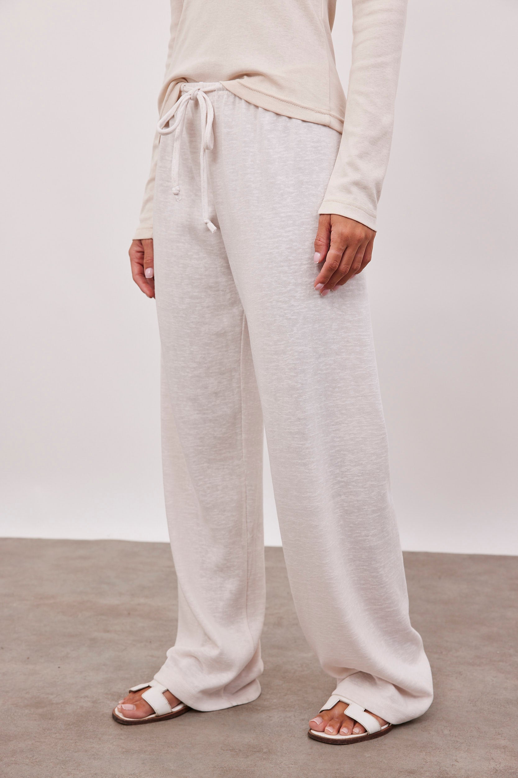 מכנסיים ארוכים במראה פשתן