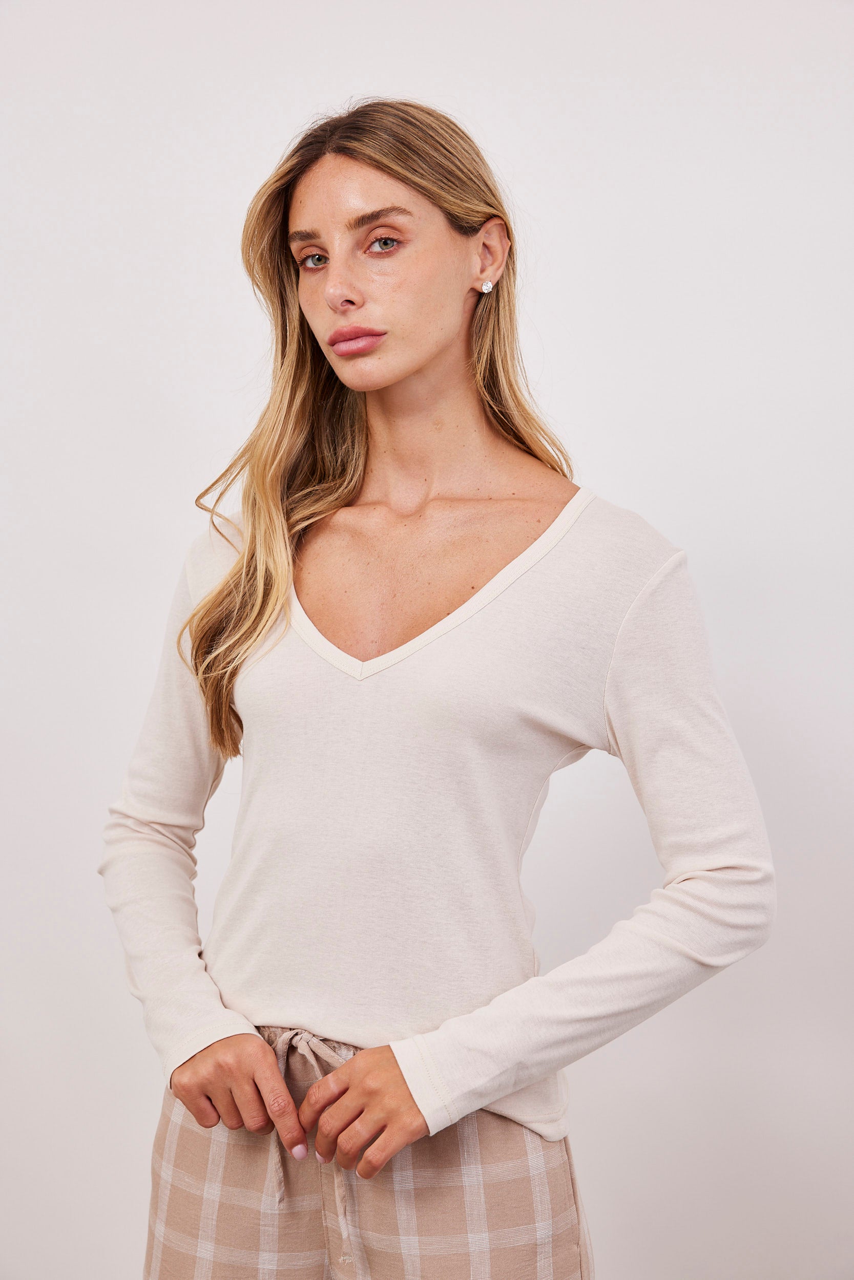 חולצה ארוכה עם מפתח וי