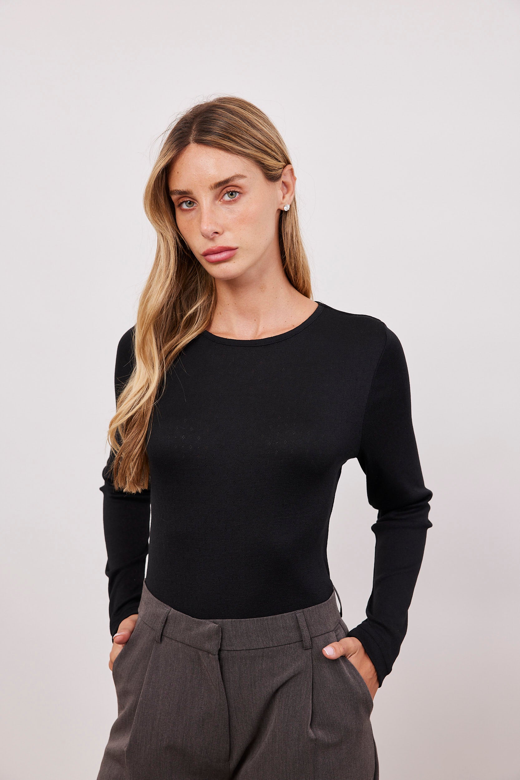 חולצת פוינטל ארוכה מפתח עגול