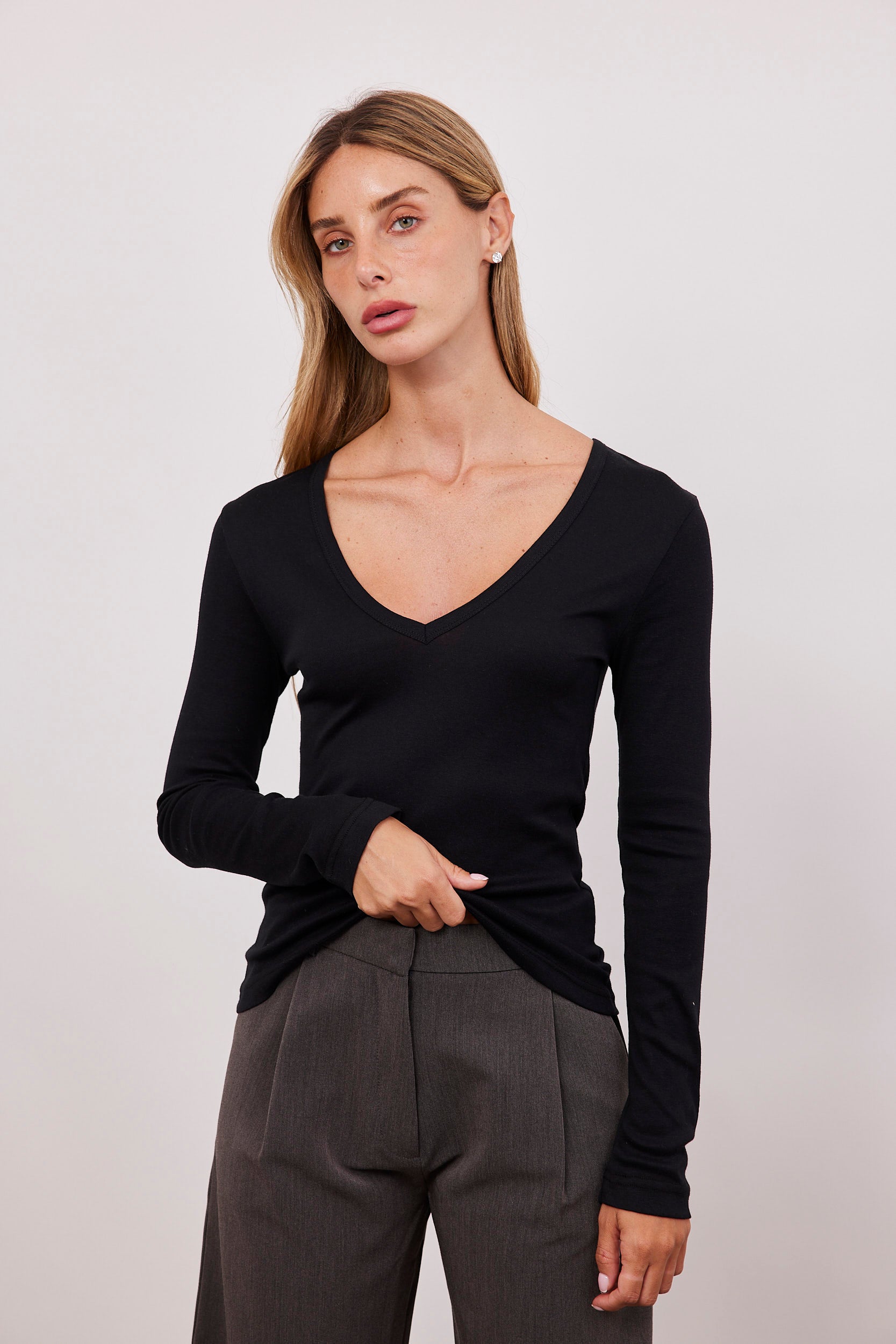 חולצה ארוכה עם מפתח וי