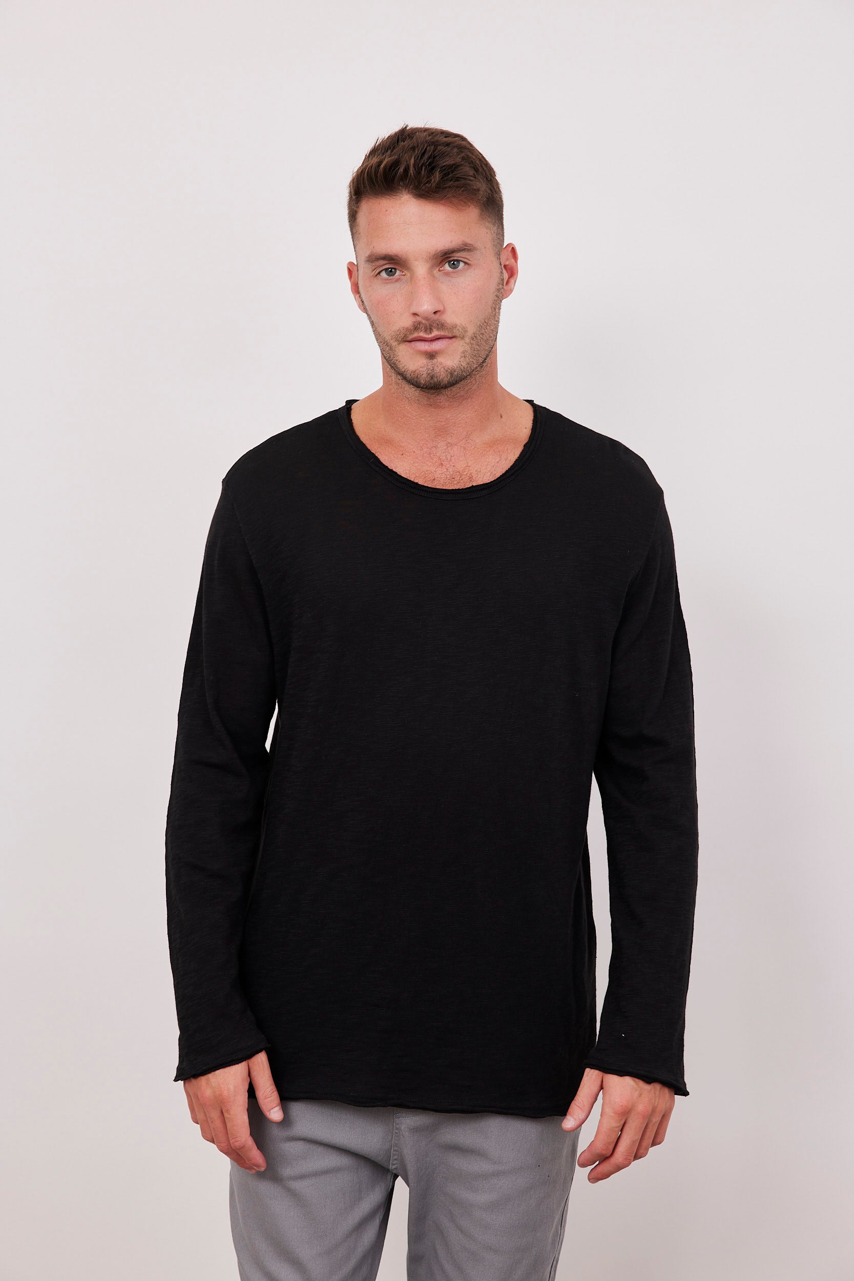 חולצה בטקסטורה סיומת פרומה