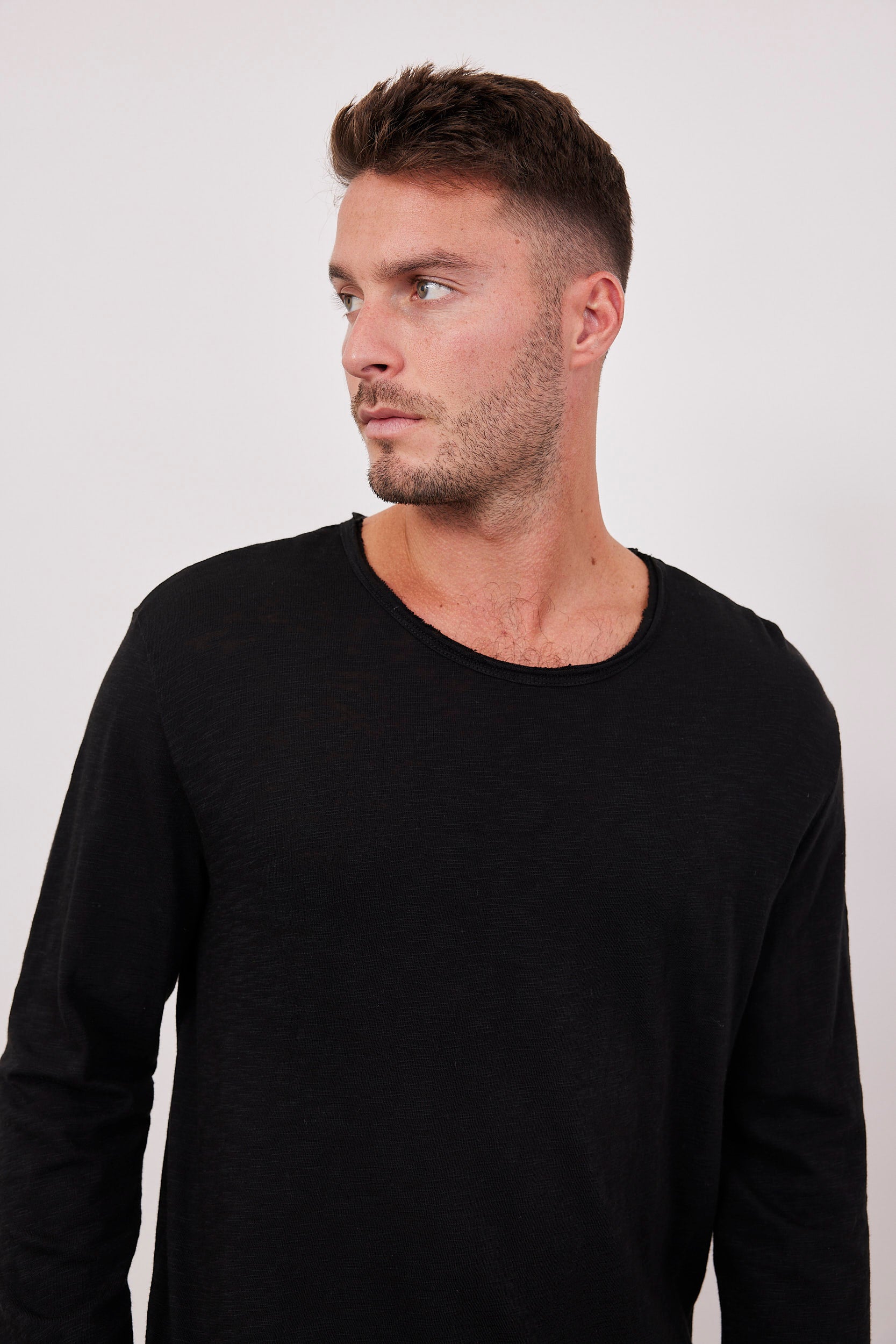 חולצה בטקסטורה סיומת פרומה