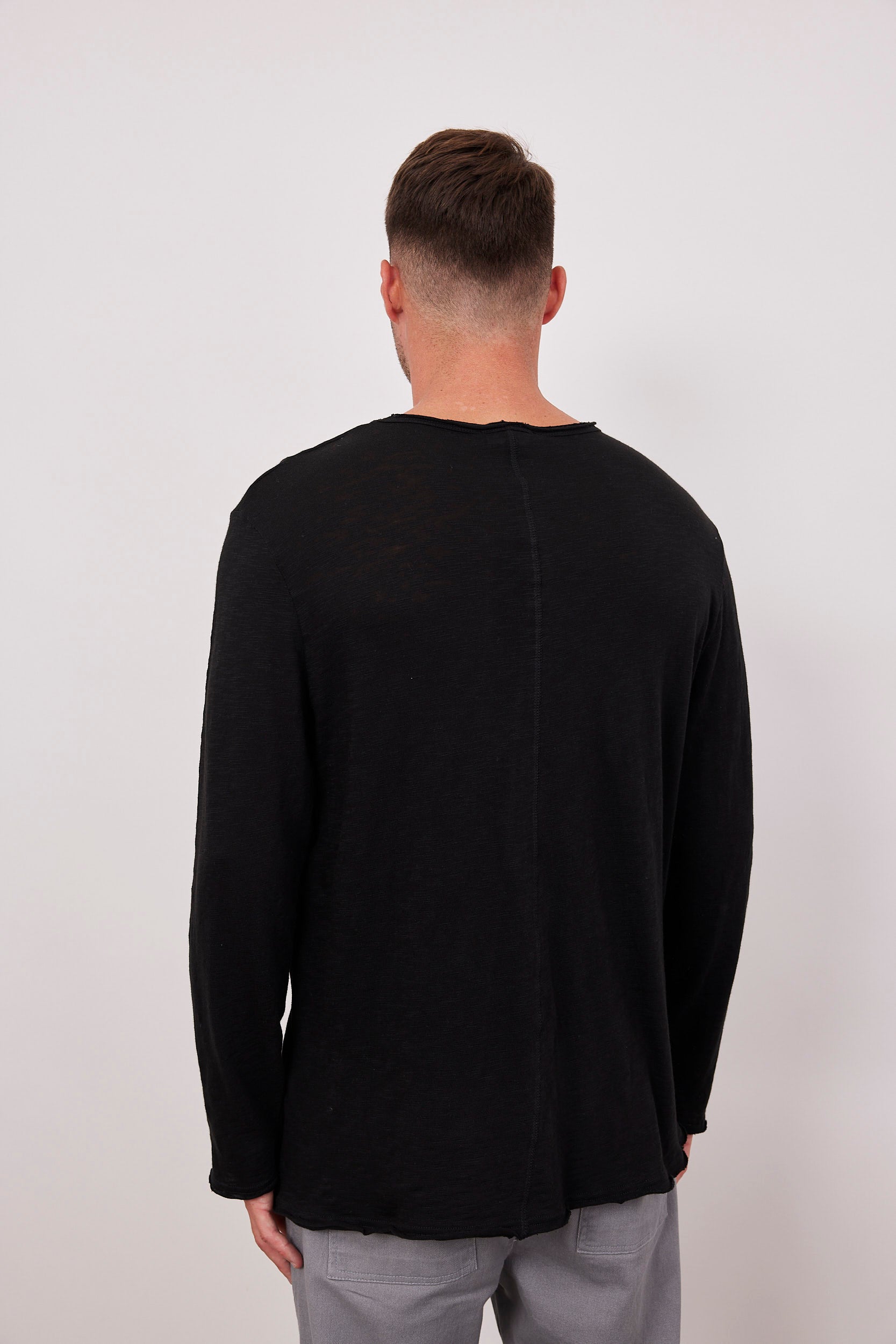 חולצה בטקסטורה סיומת פרומה