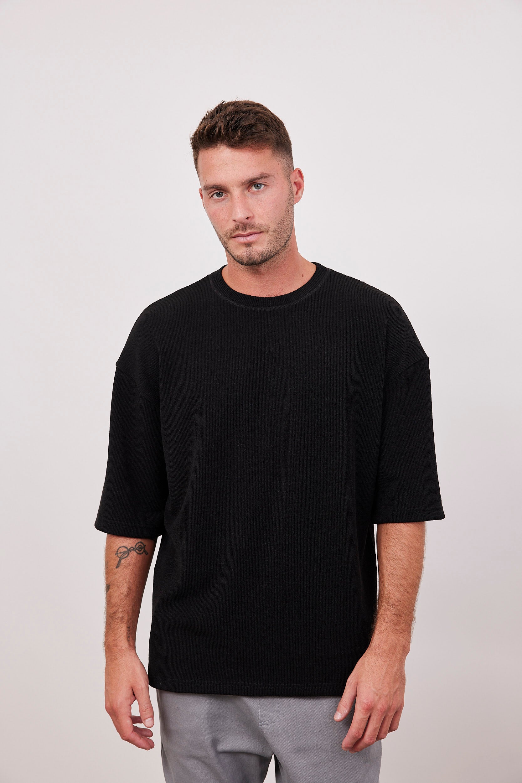 חולצה קצרה בטקסטורת פסים