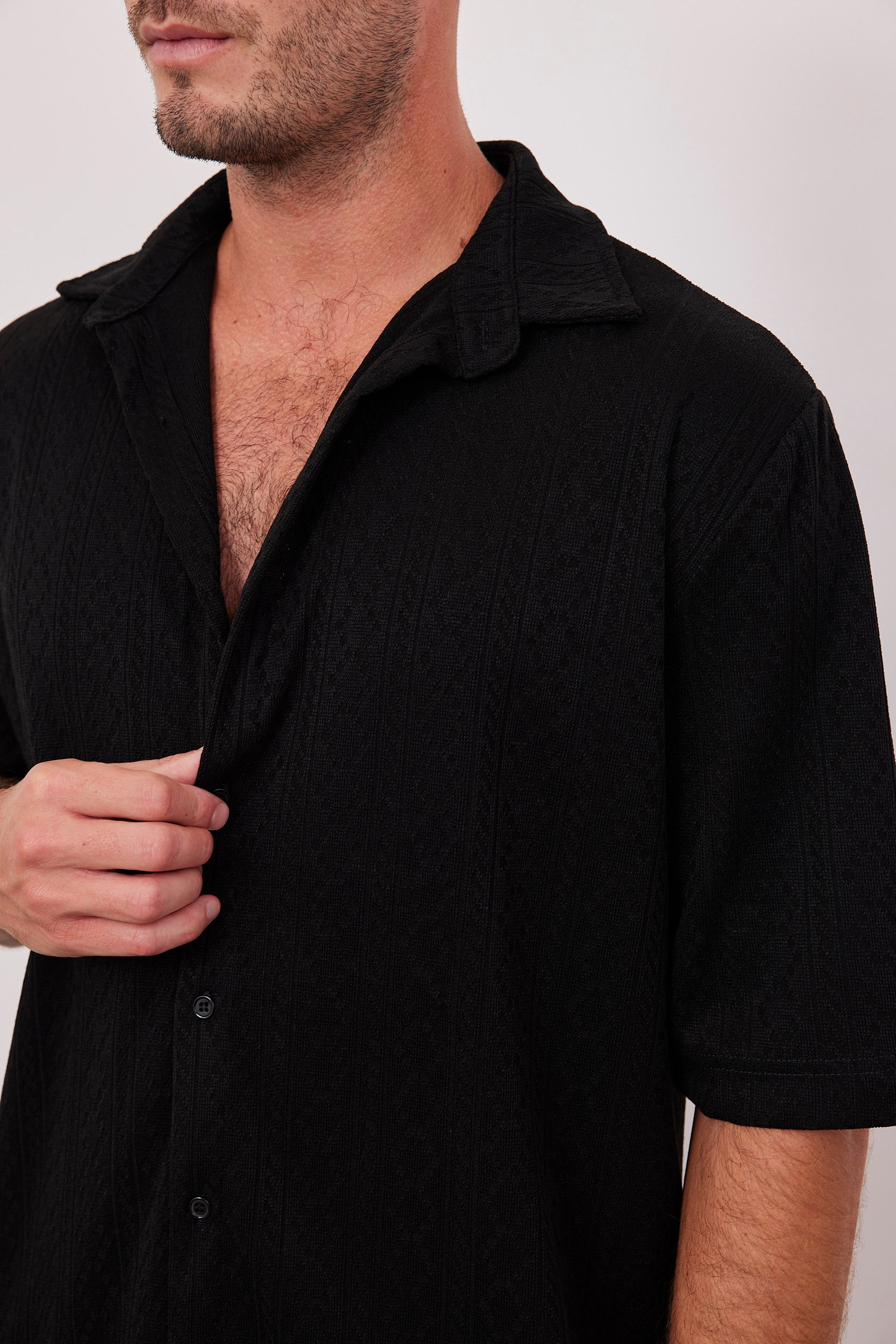 חולצה מכופתרת בטקסטורה סרוגה