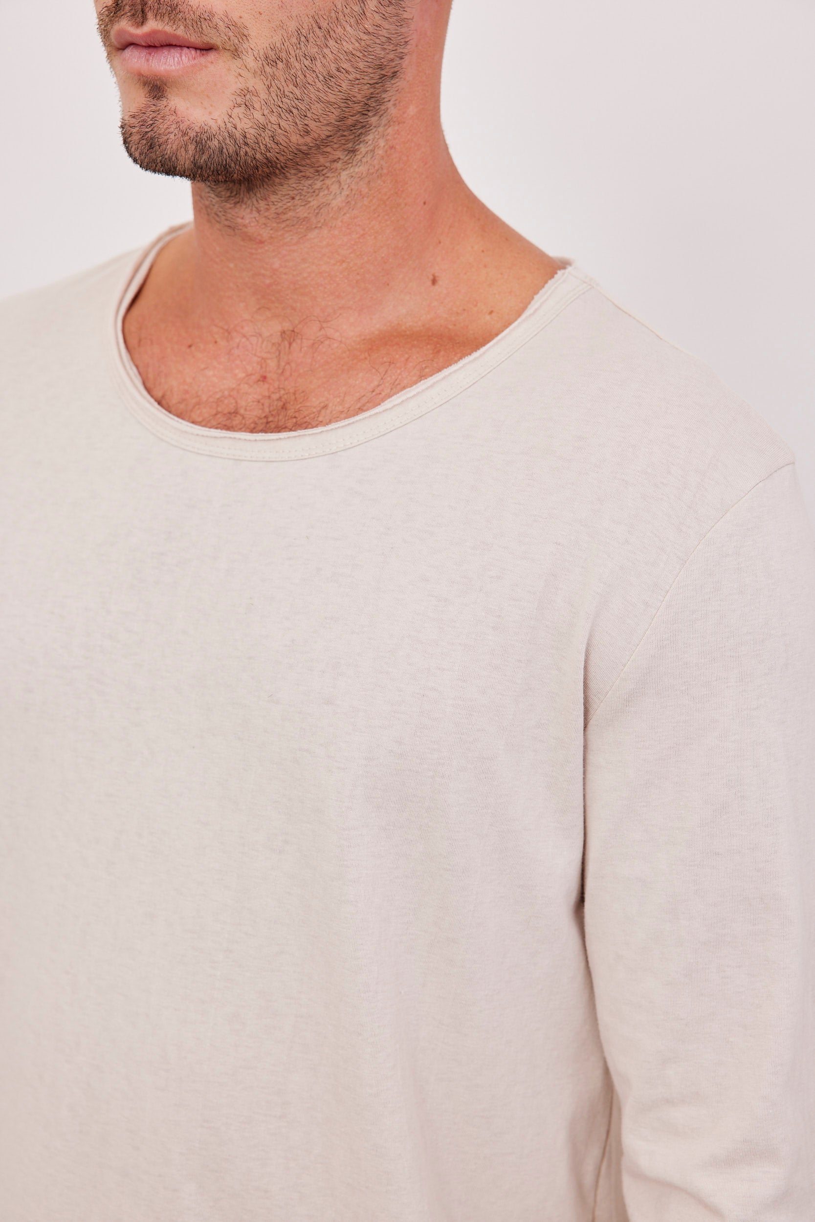 חולצה ארוכה במפתח פרום