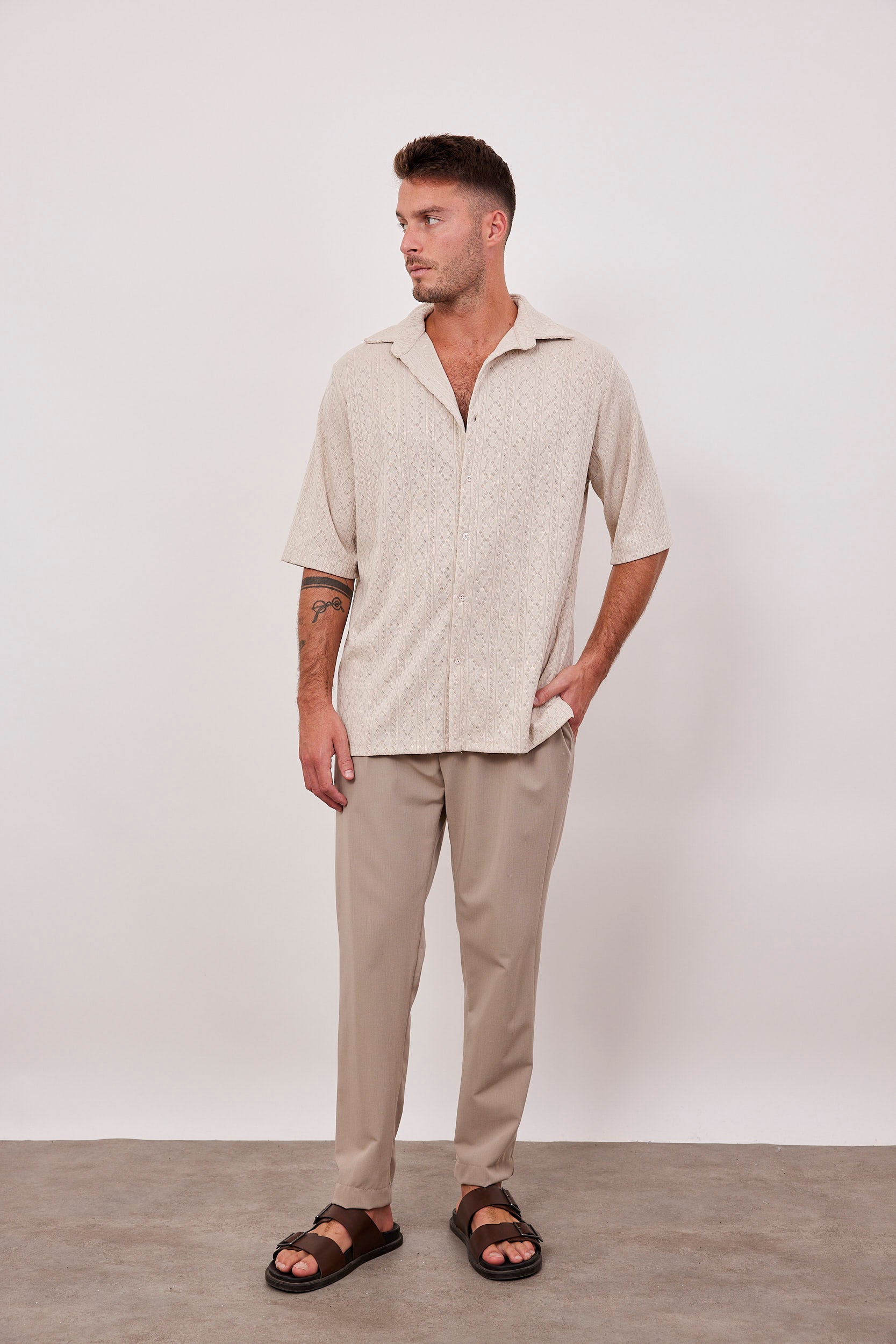 חולצה מכופתרת בטקסטורה סרוגה