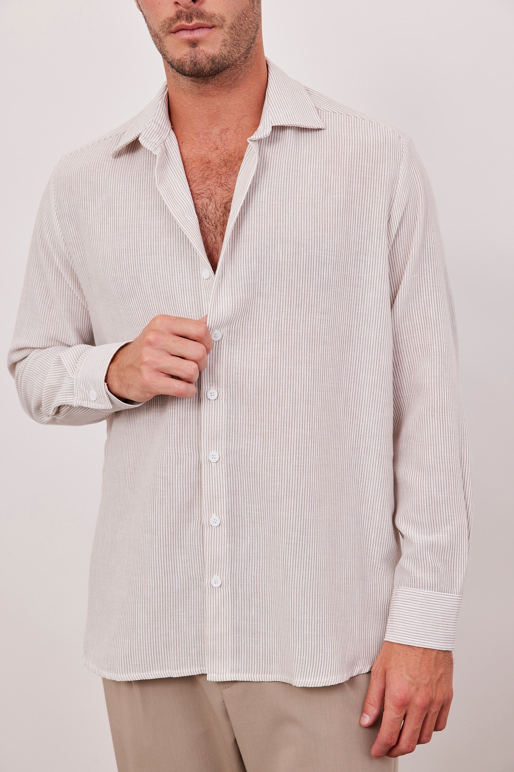 חולצה מכופתרת בטקסטורת פסים