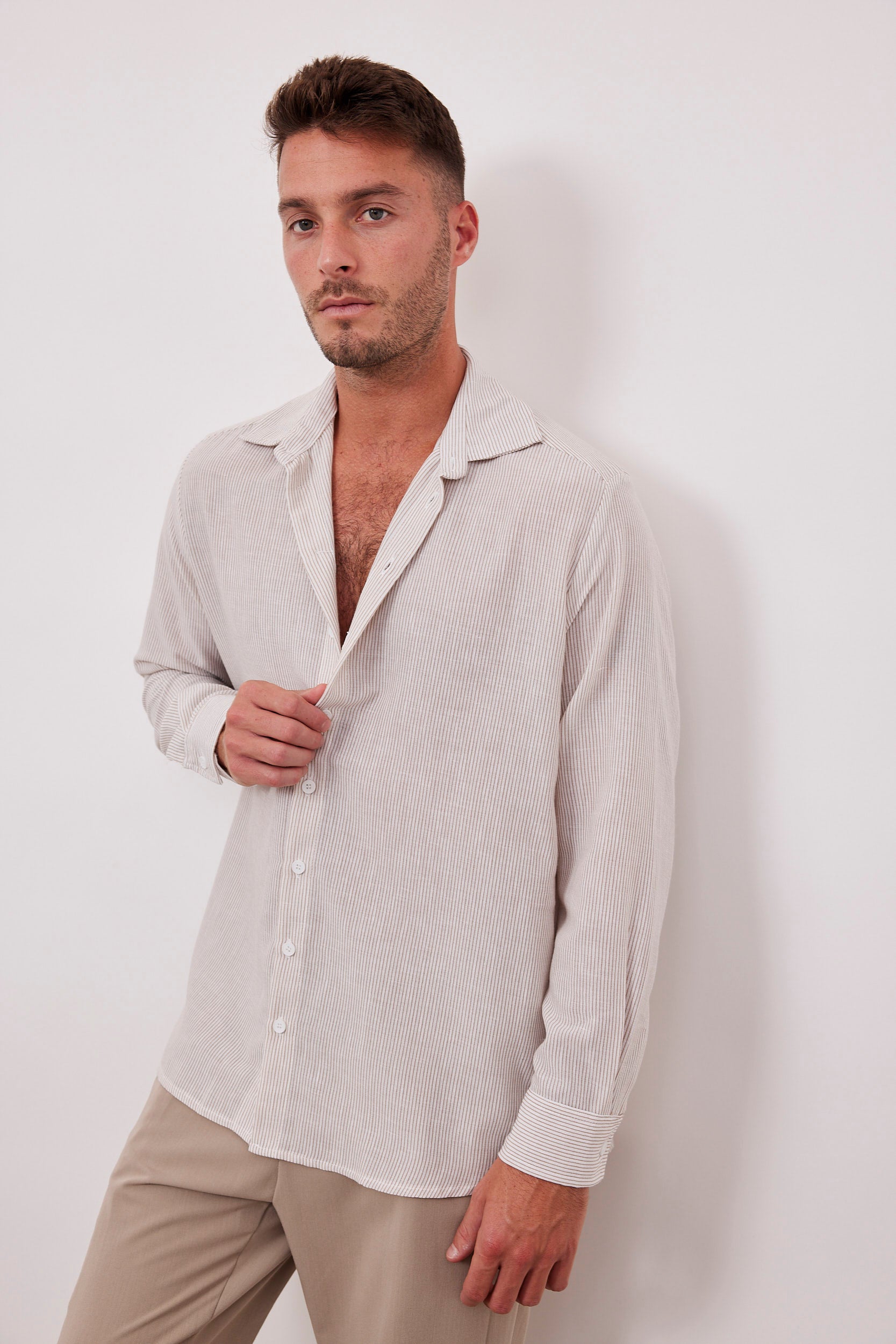 חולצה מכופתרת בטקסטורת פסים