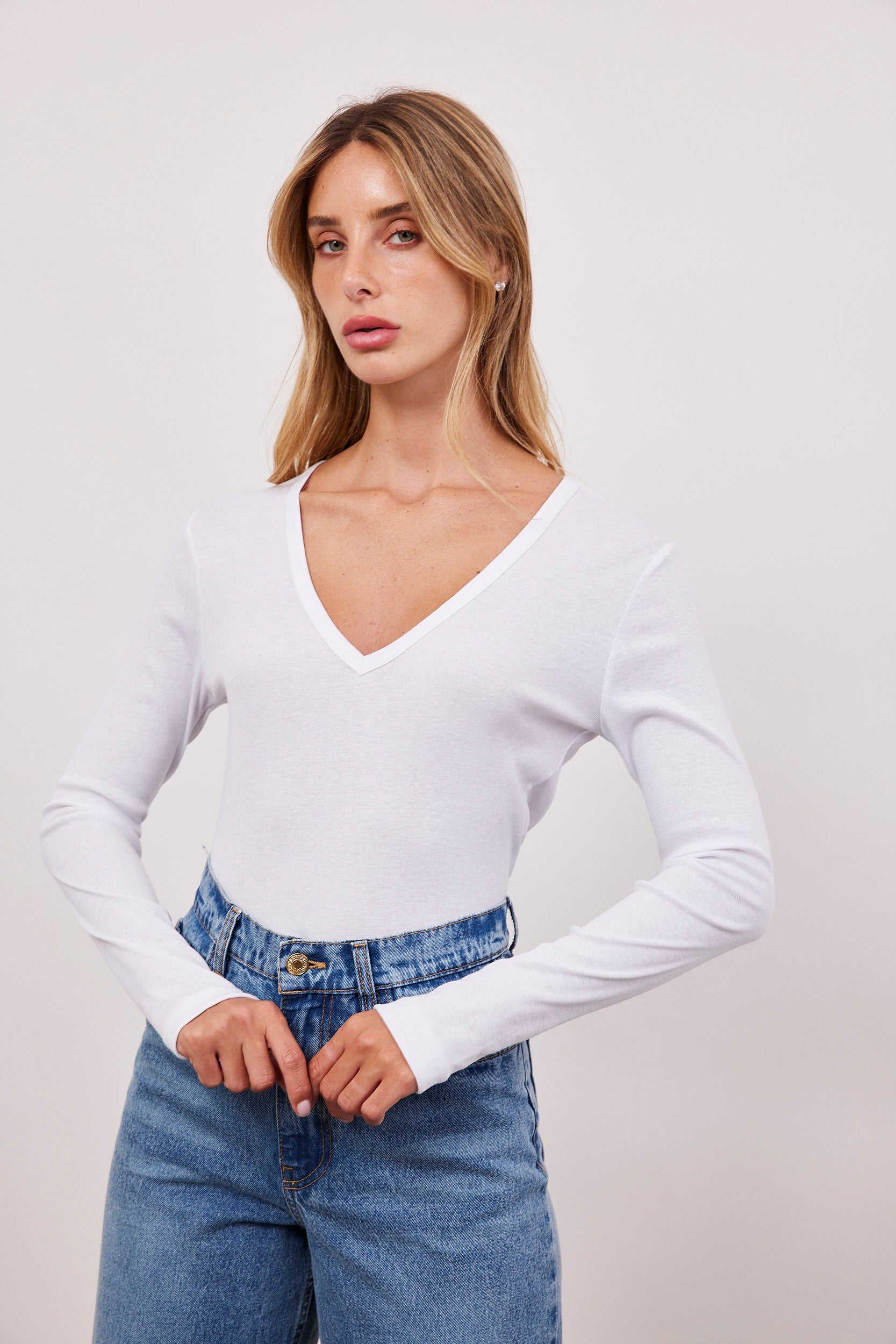 חולצה ארוכה עם מפתח וי