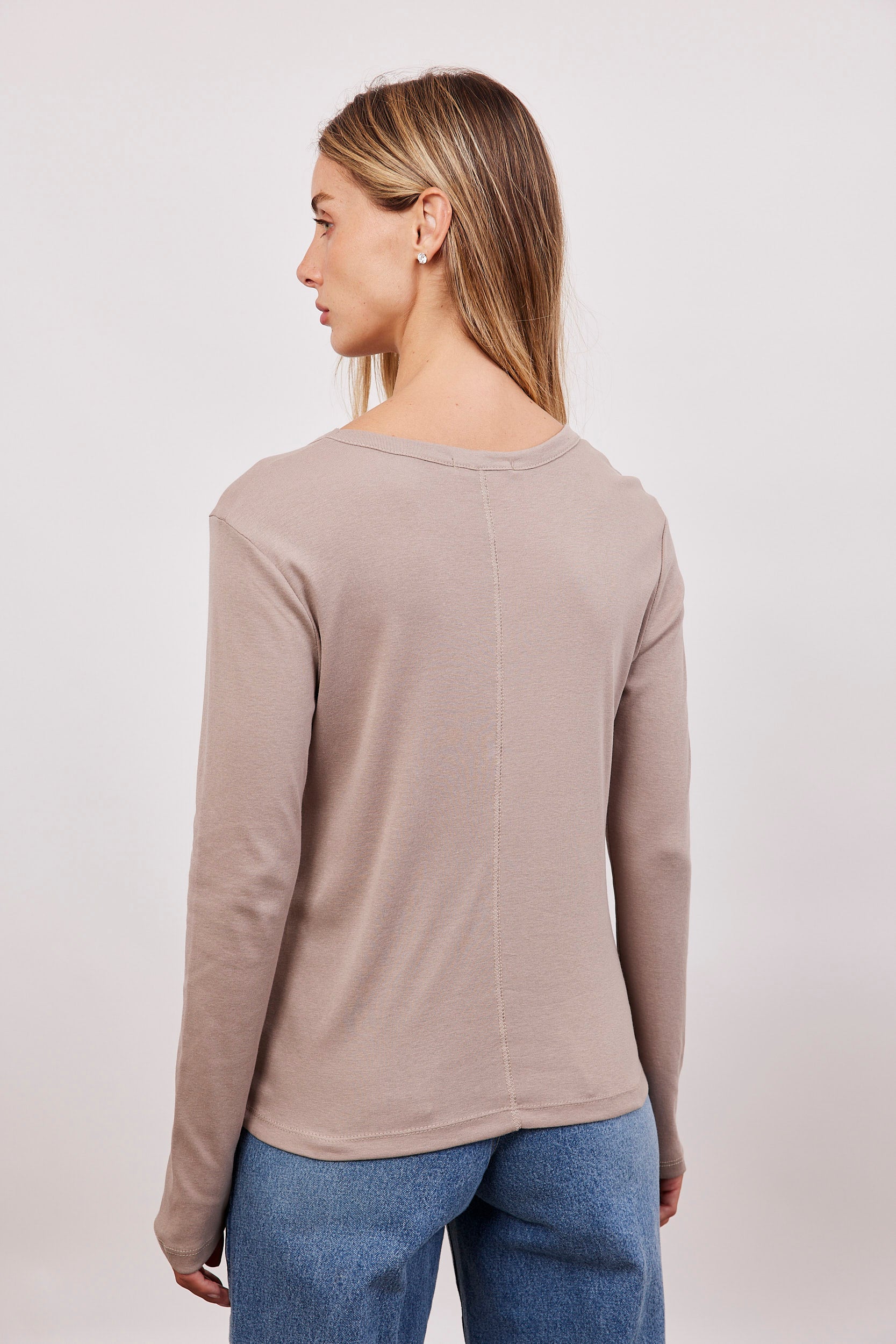 חולצת בייסיק ארוכה מפתח וי