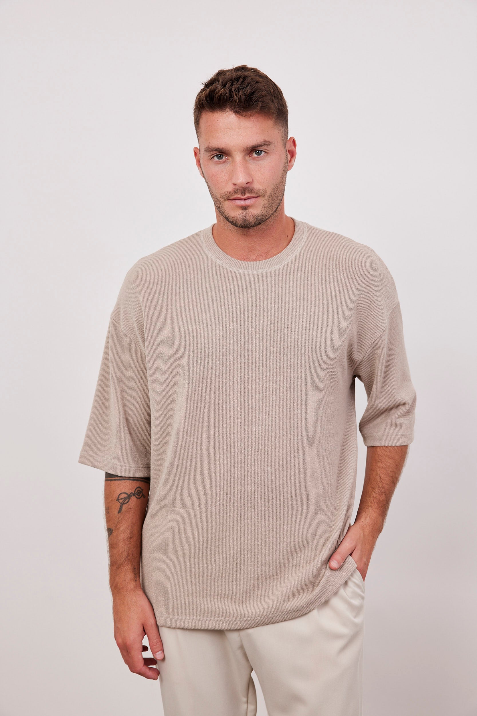 חולצה קצרה בטקסטורת פסים