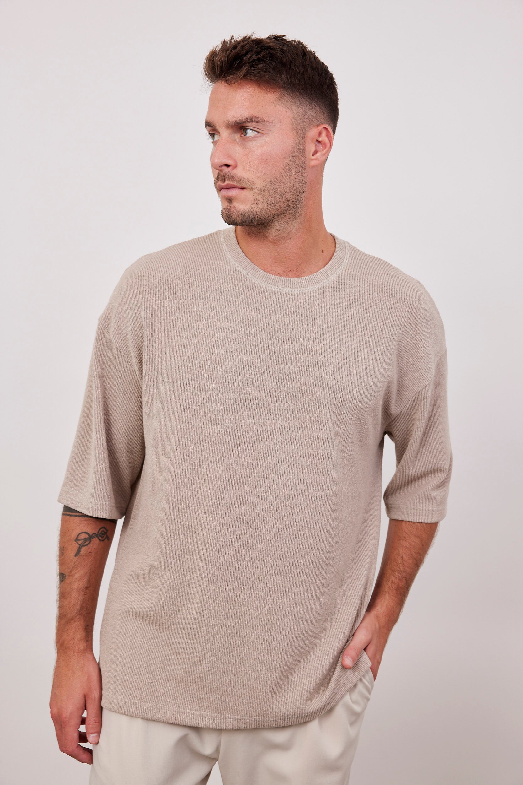 חולצה קצרה בטקסטורת פסים