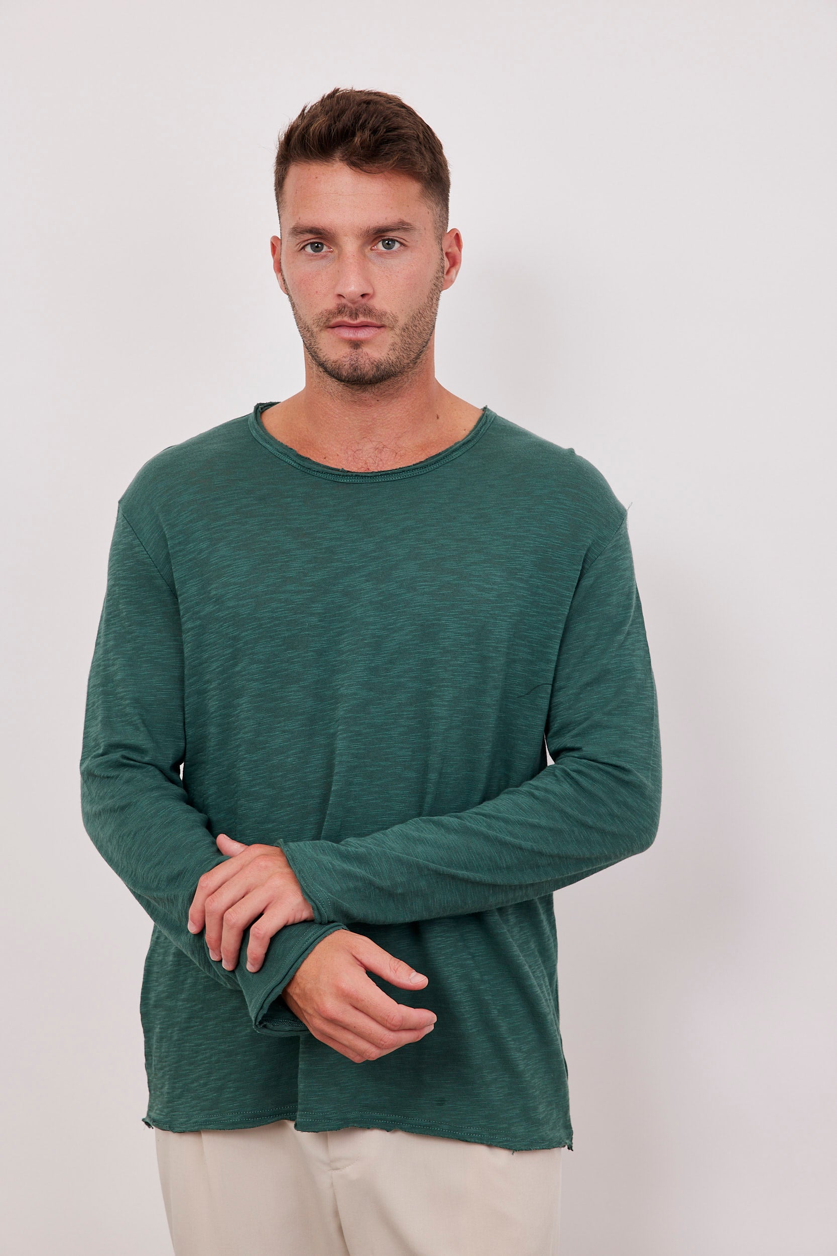 חולצה בטקסטורה סיומת פרומה